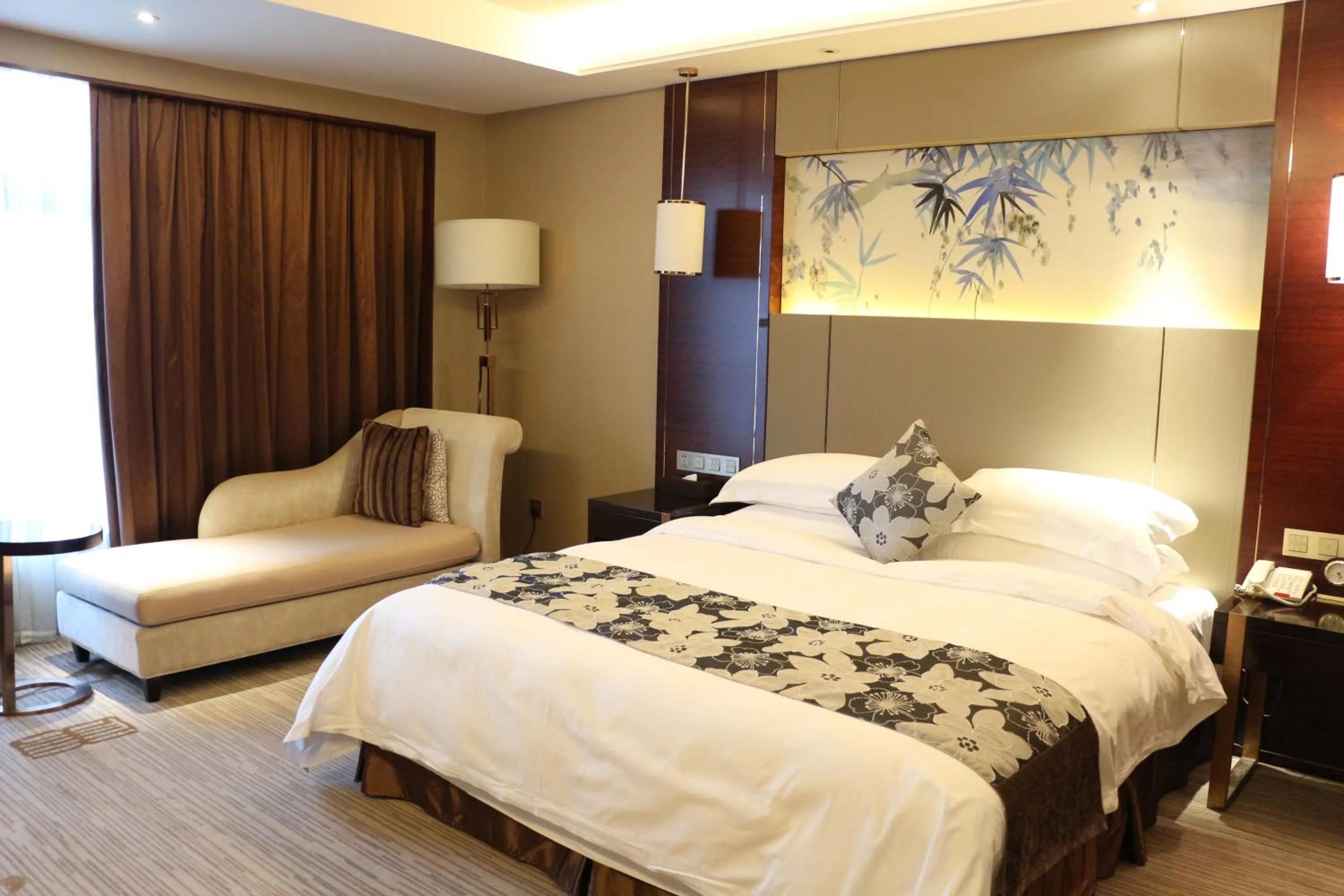 Bed in Ramada Yiyang Taojiang