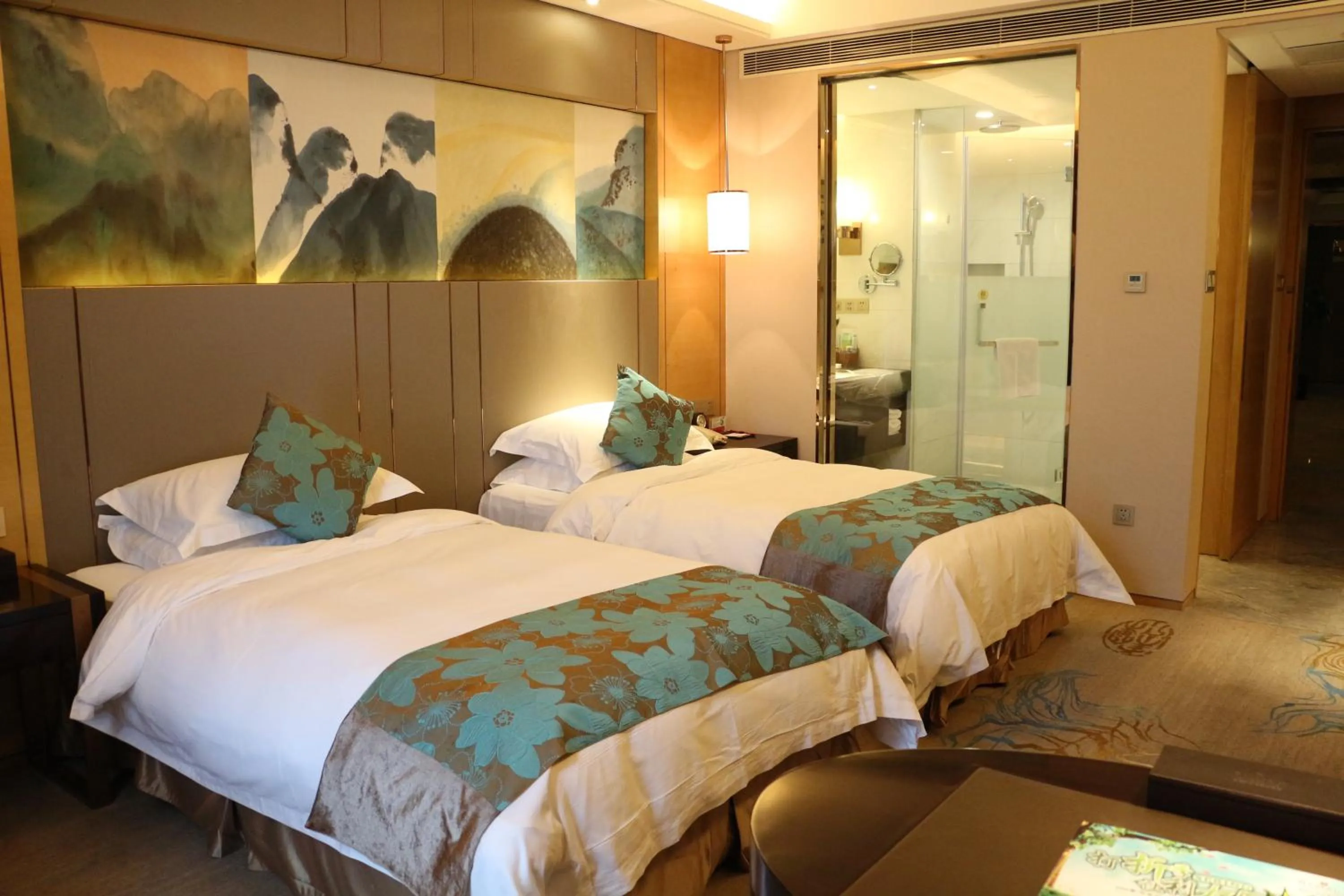 Bed in Ramada Yiyang Taojiang