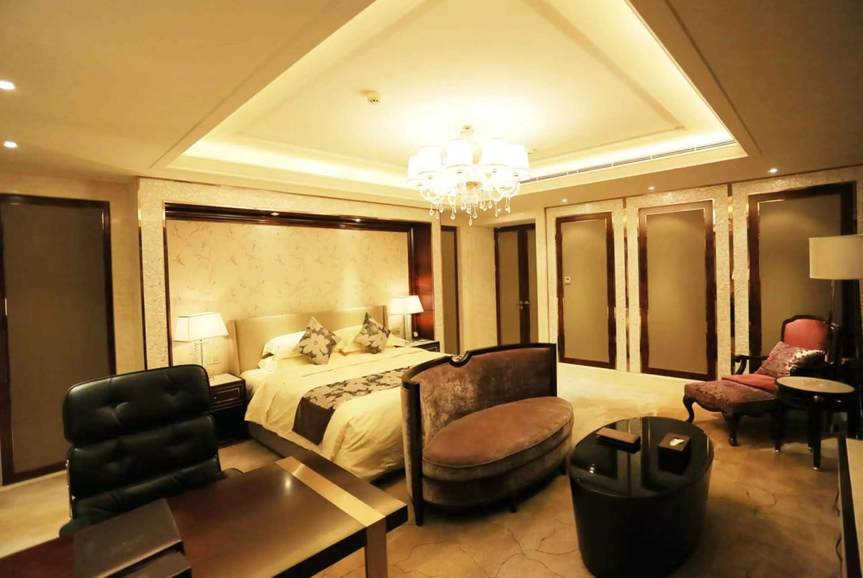 Photo of the whole room, Bed in Ramada Yiyang Taojiang