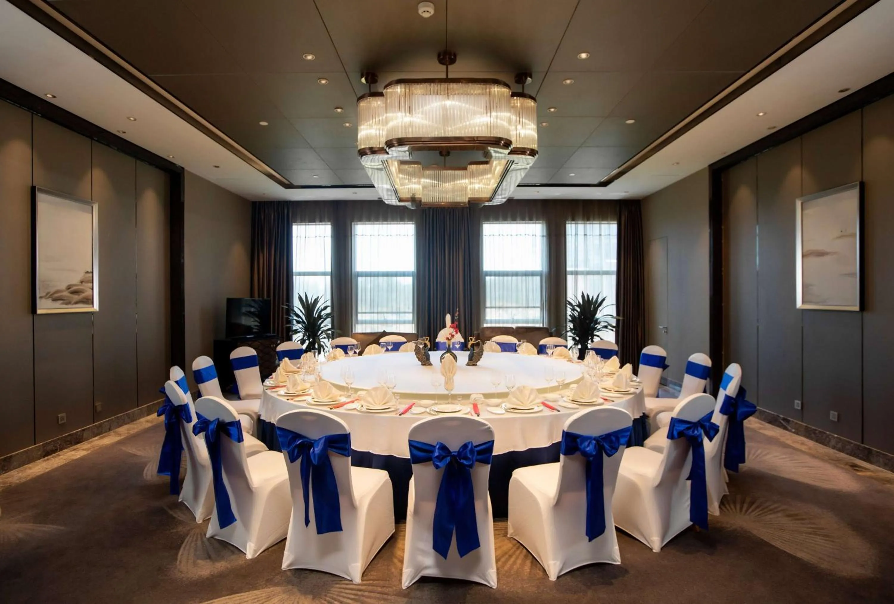 Restaurant/places to eat in Ramada Yiyang Taojiang