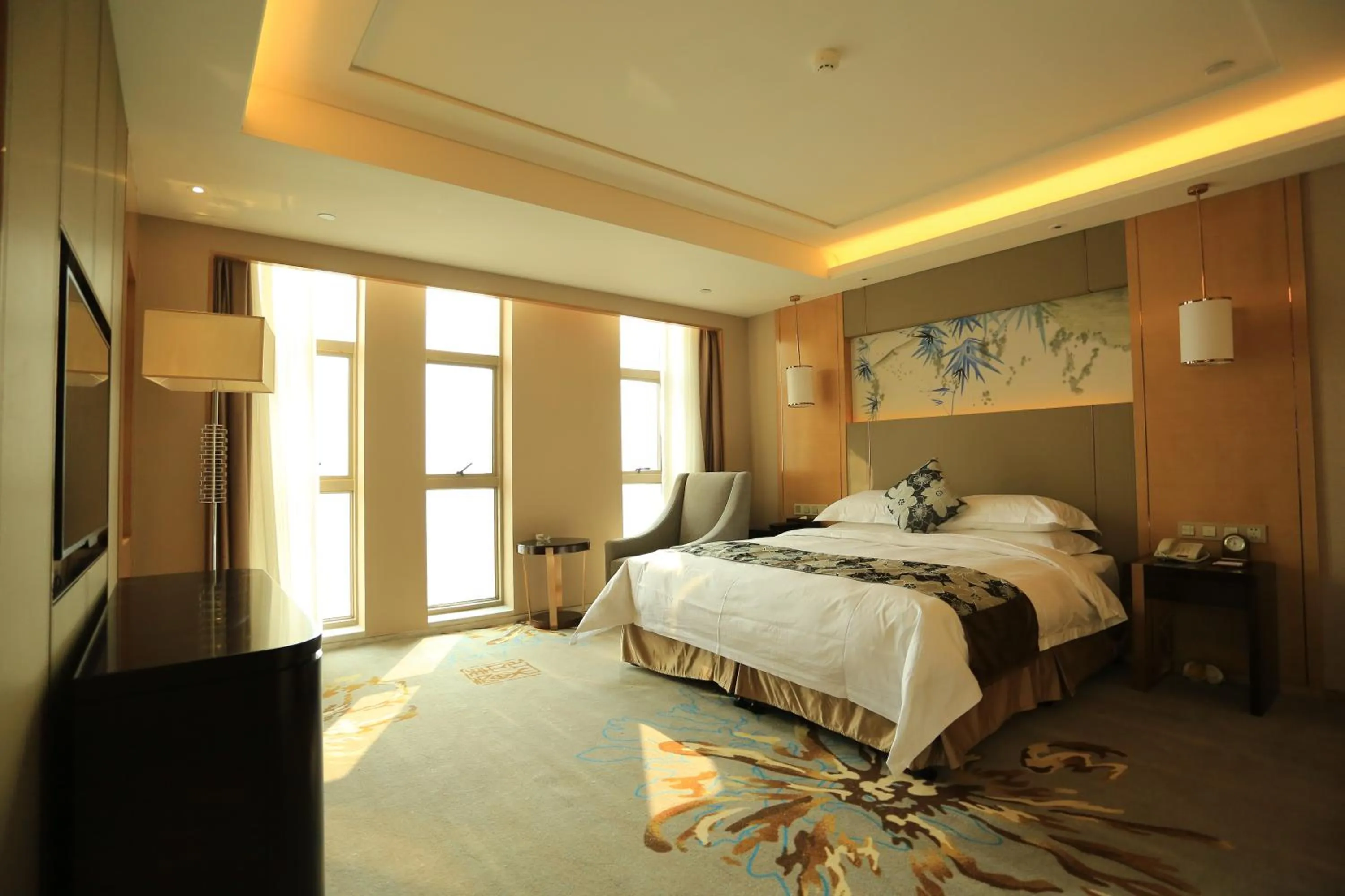 Bed in Ramada Yiyang Taojiang
