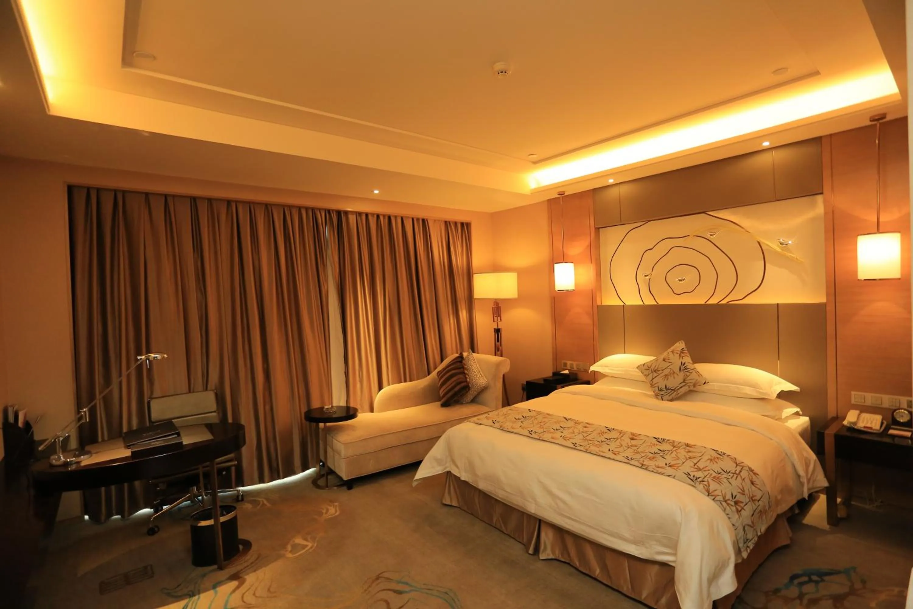 Bed in Ramada Yiyang Taojiang