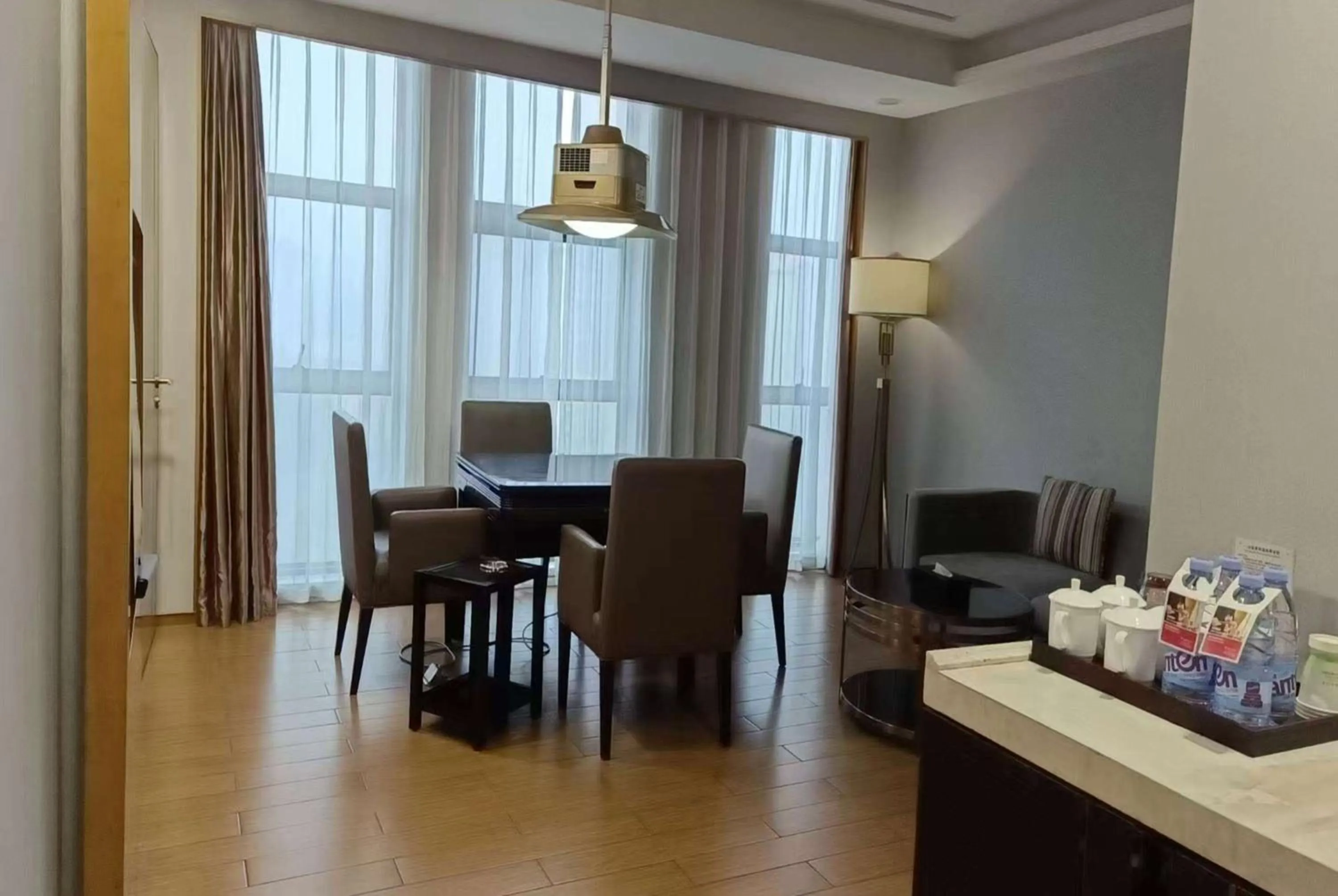 Photo of the whole room in Ramada Yiyang Taojiang
