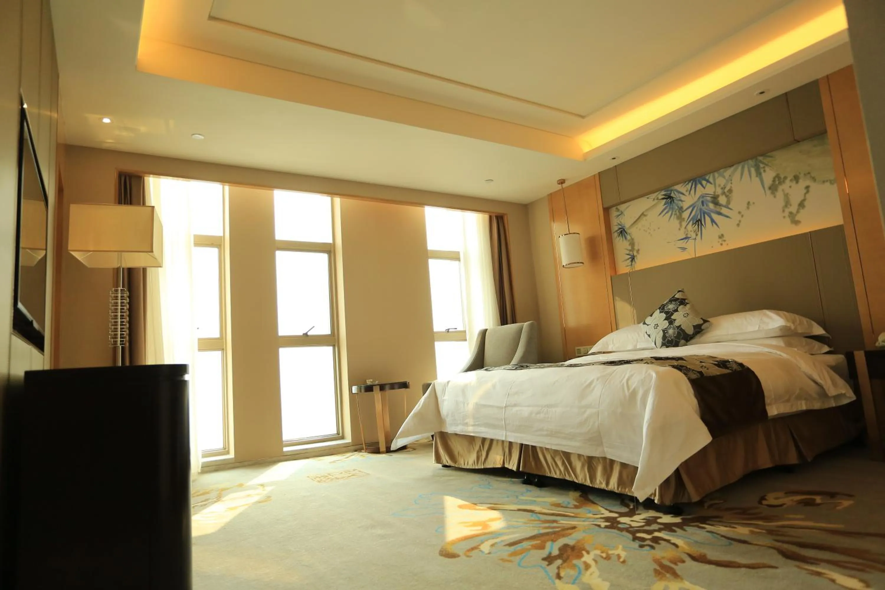 Bed in Ramada Yiyang Taojiang