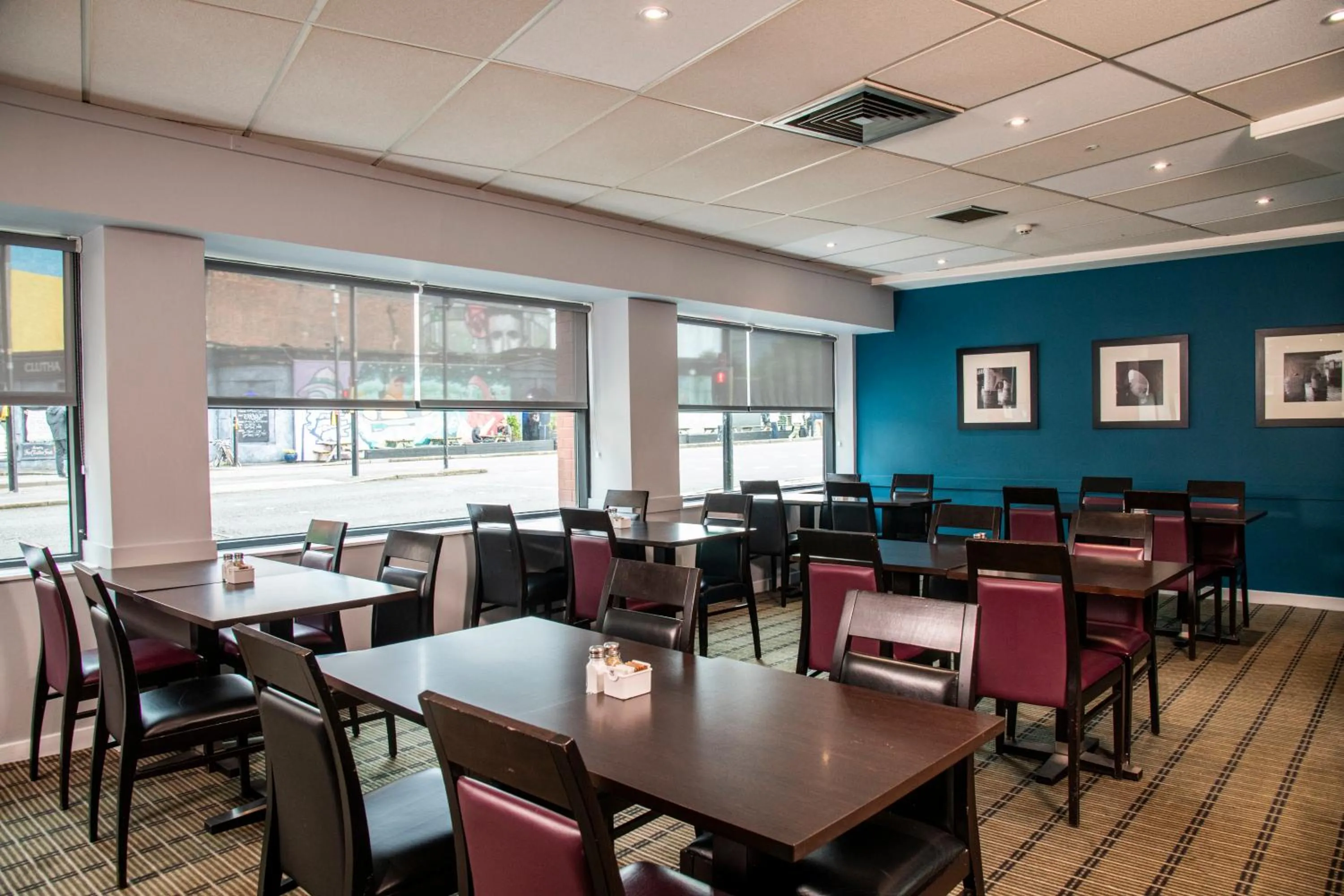 Restaurant/places to eat in Holiday Inn Express - Glasgow - City Ctr Riverside by IHG