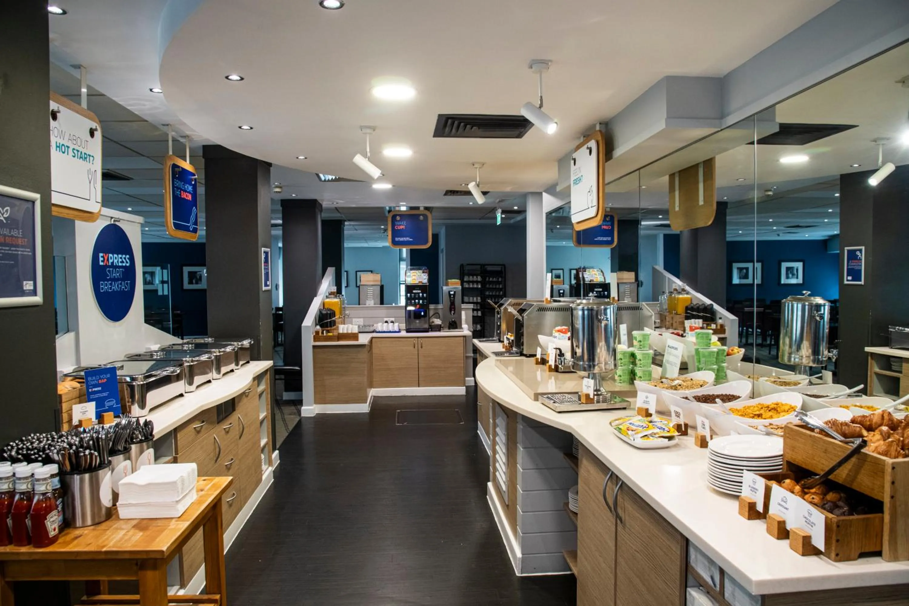 Breakfast in Holiday Inn Express - Glasgow - City Ctr Riverside by IHG