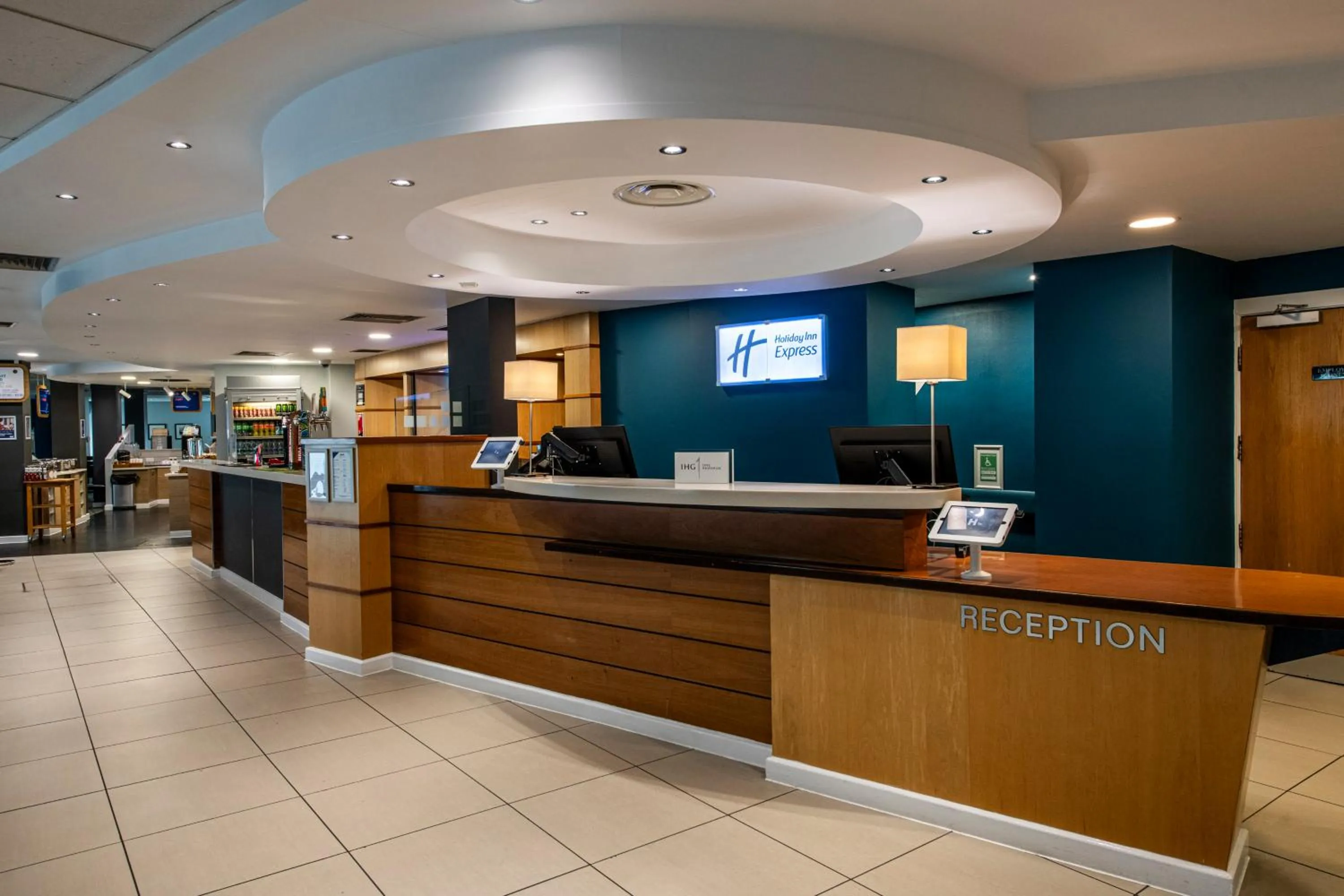 Lobby or reception in Holiday Inn Express - Glasgow - City Ctr Riverside by IHG
