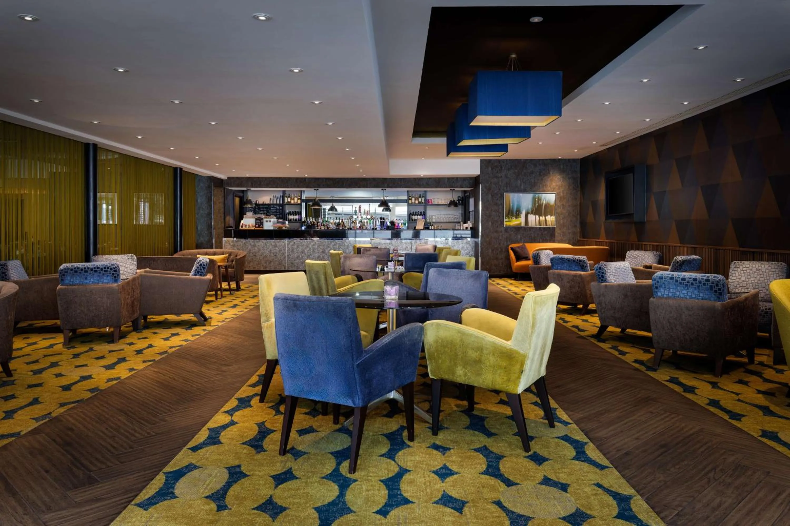 Lounge or bar in DoubleTree by Hilton Woking