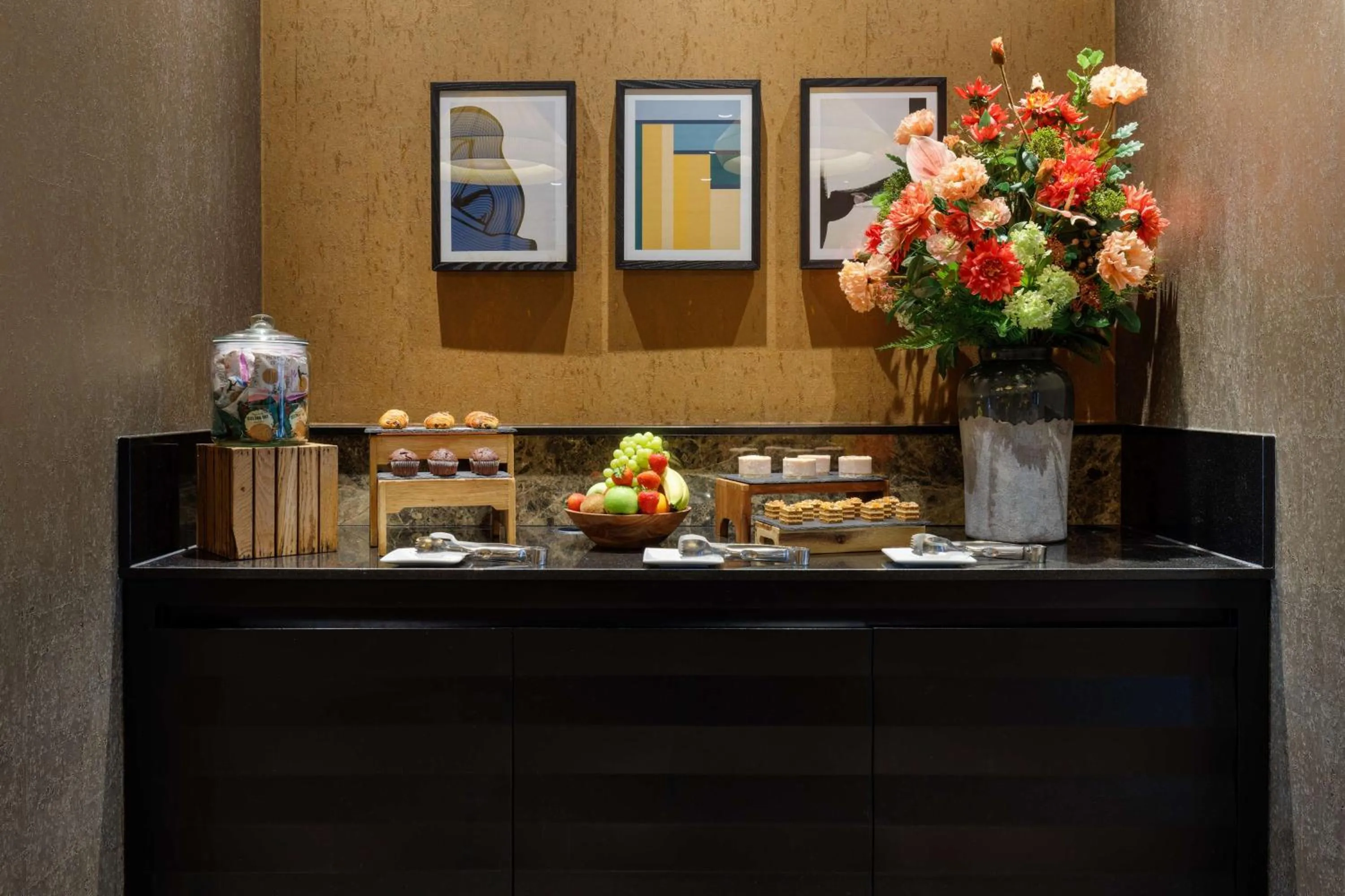 Lobby or reception in DoubleTree by Hilton Woking