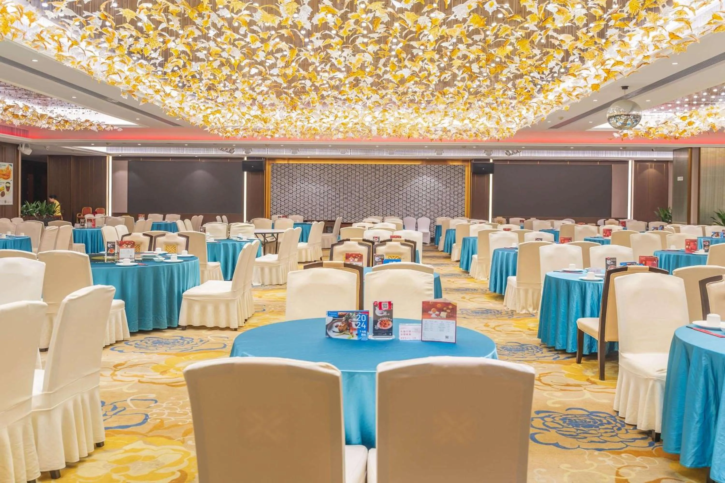 Meeting/conference room in Ramada Plaza Shaoguan City Centre