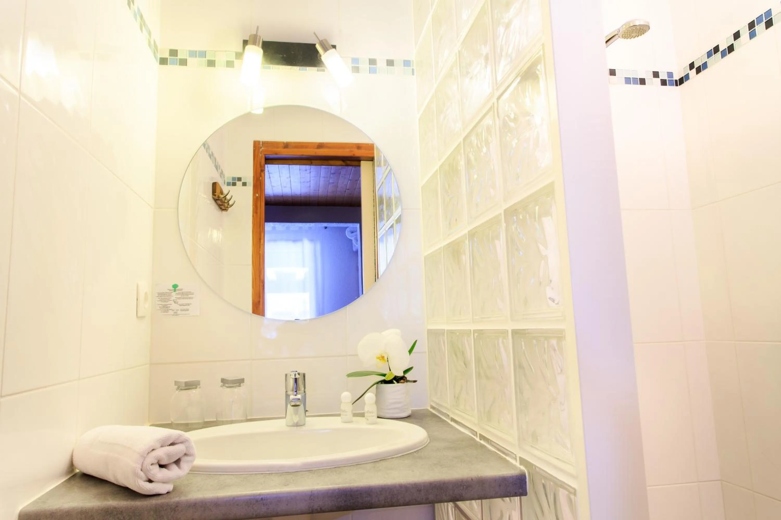 Shower in Hotel Club Blanche Neige