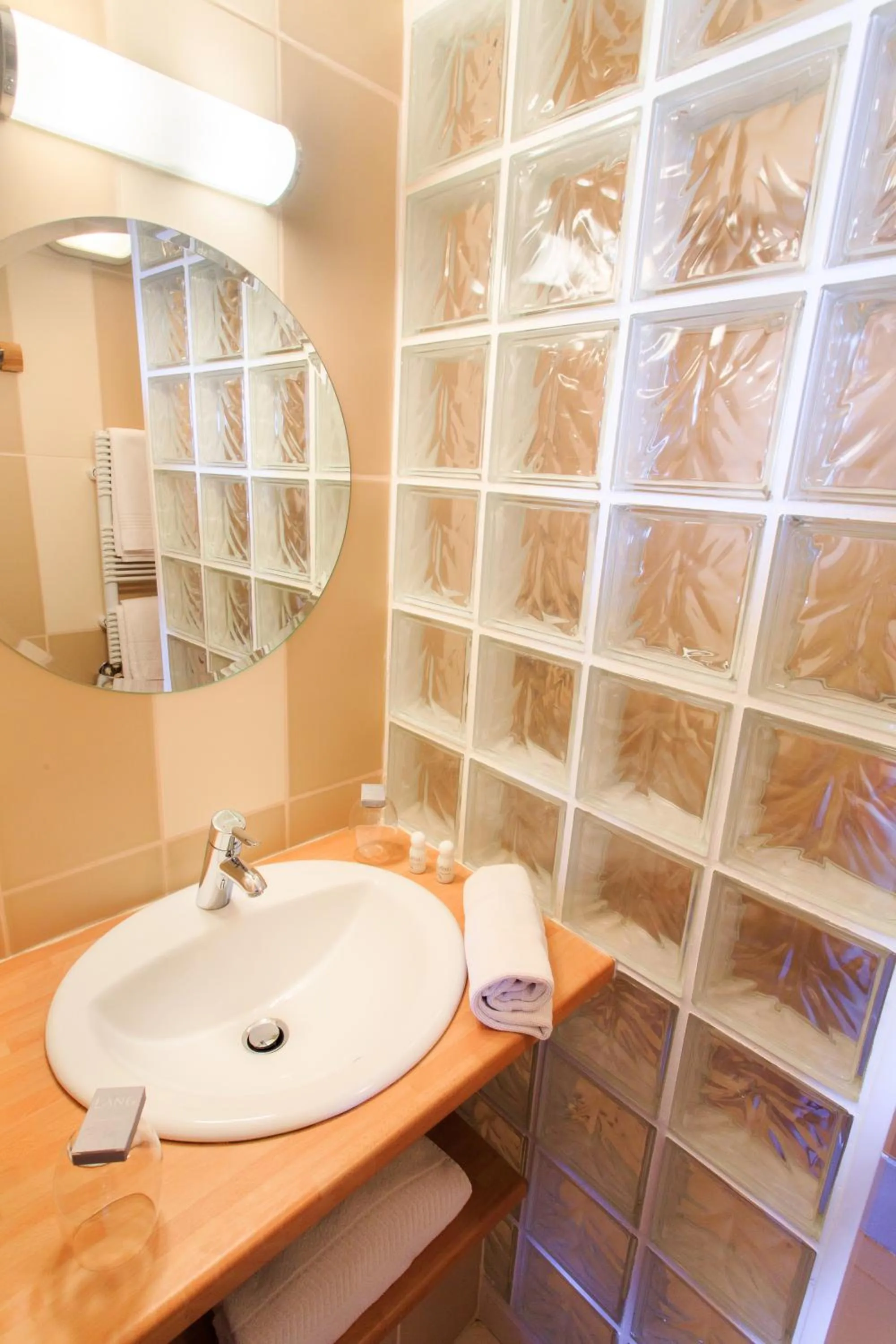 Bathroom in Hotel Club Blanche Neige