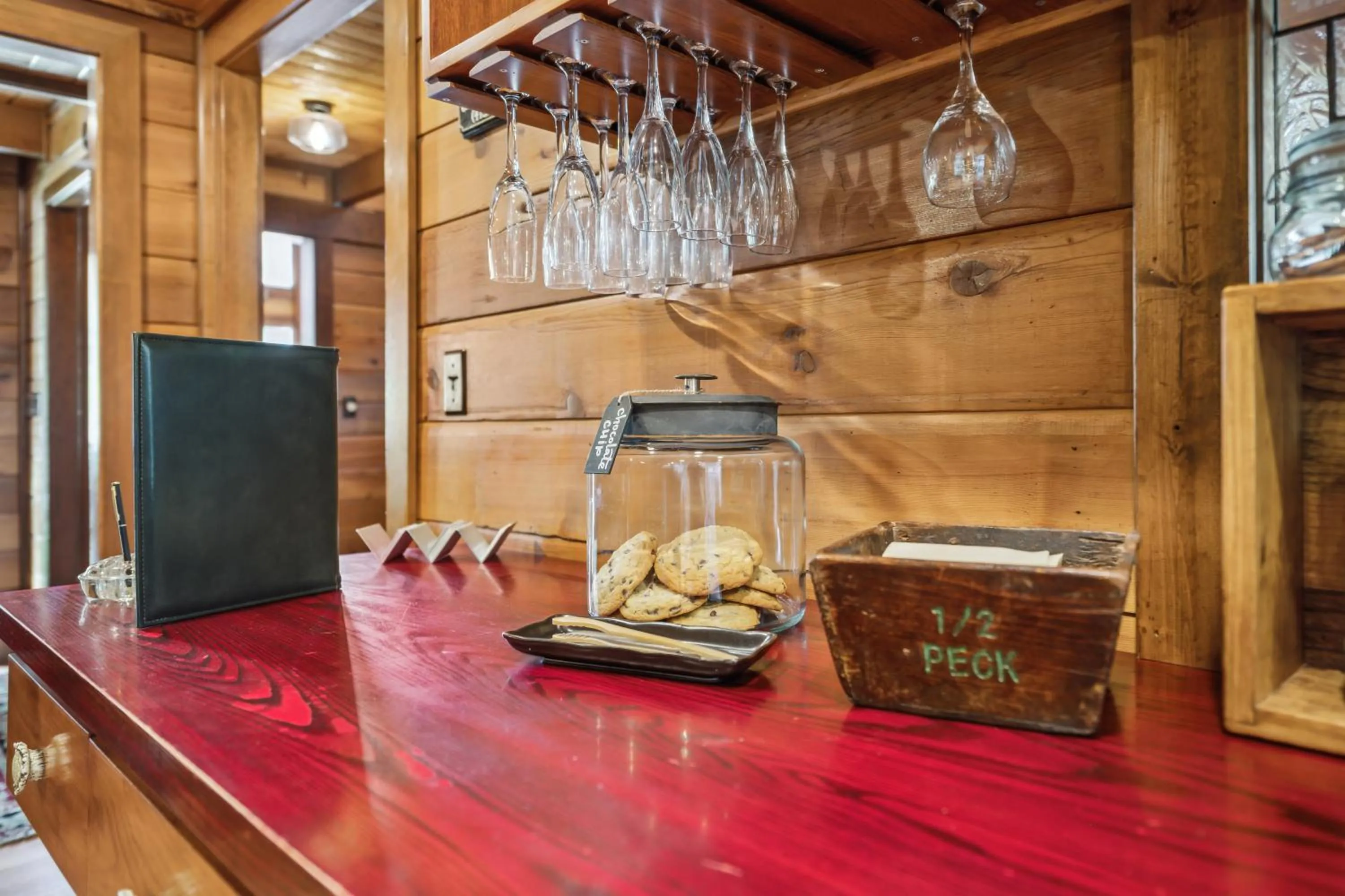 Food and drinks in Good Medicine Lodge