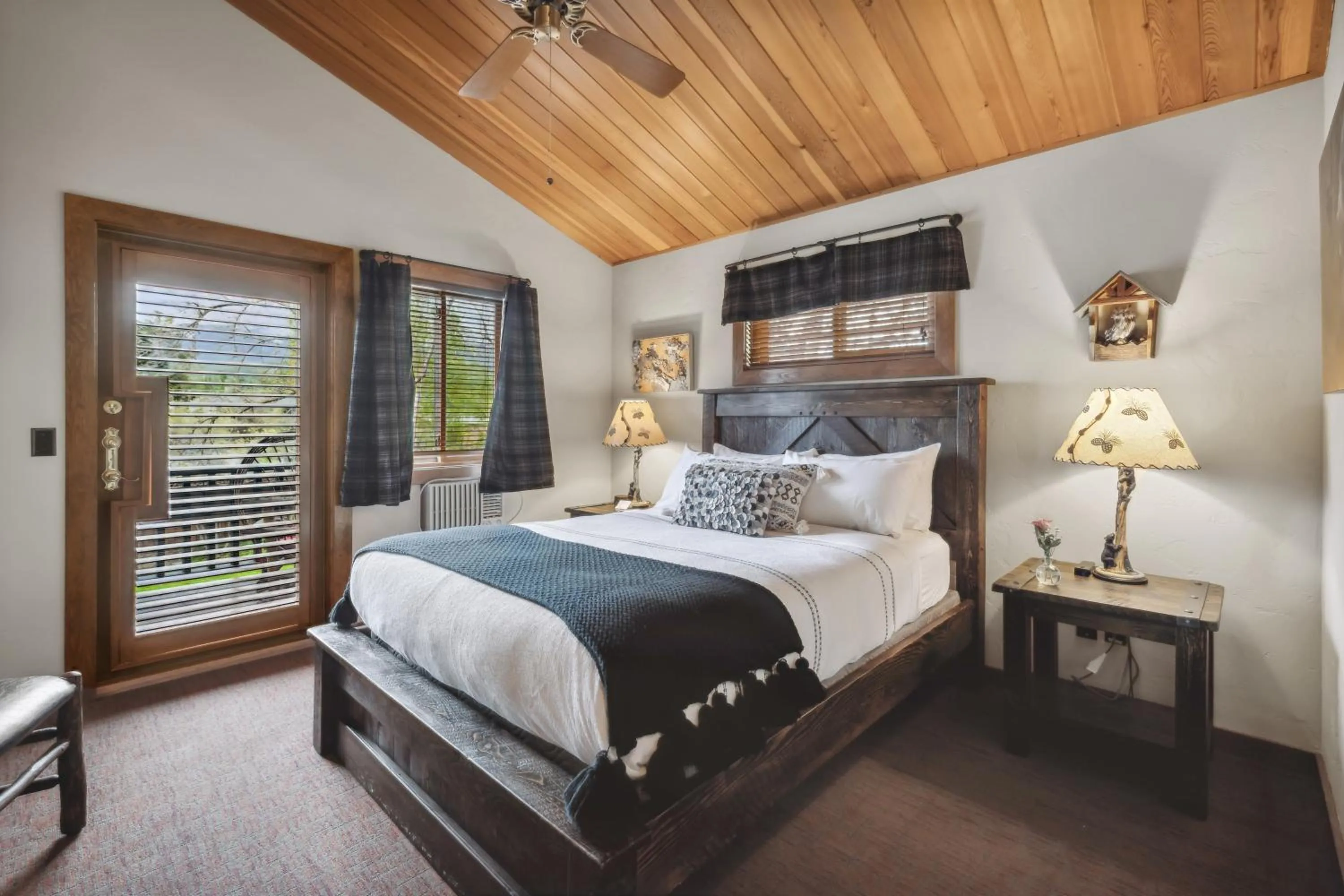 Bed in Good Medicine Lodge