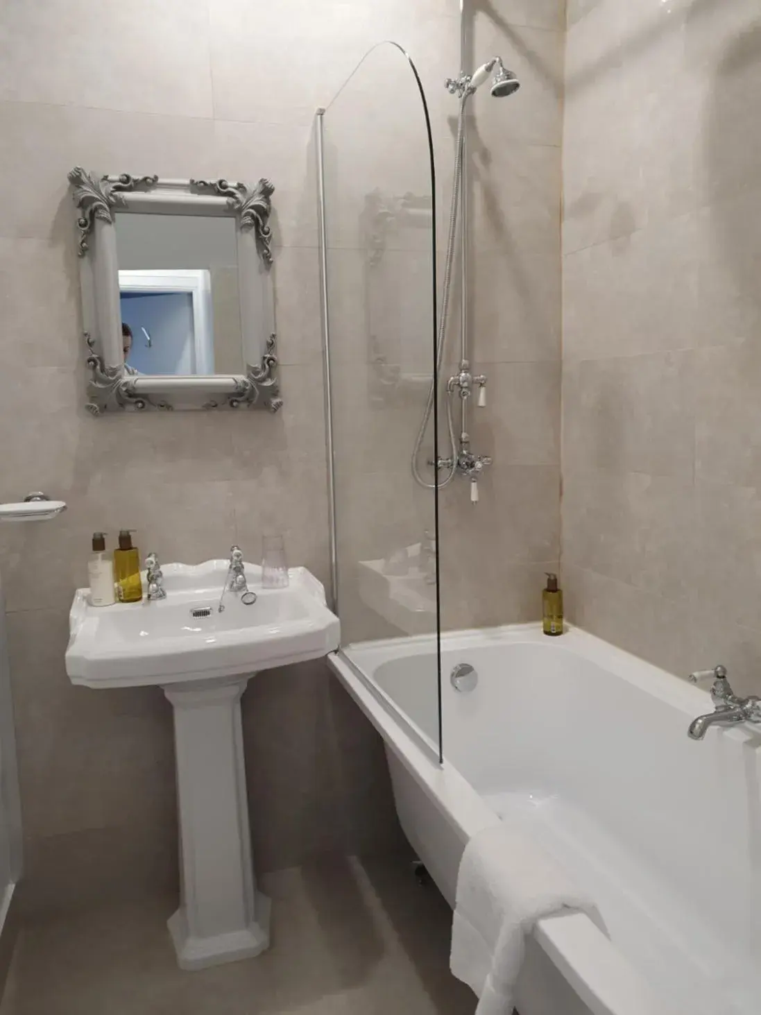 Standard Double Room in Strathardle Lodge Standard Double Room in Strathardle Lodge
