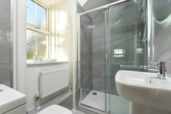 Shower in Strathardle Lodge