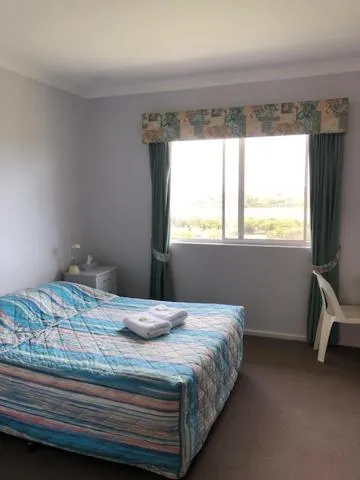 Bed in Augusta Hotel Motel