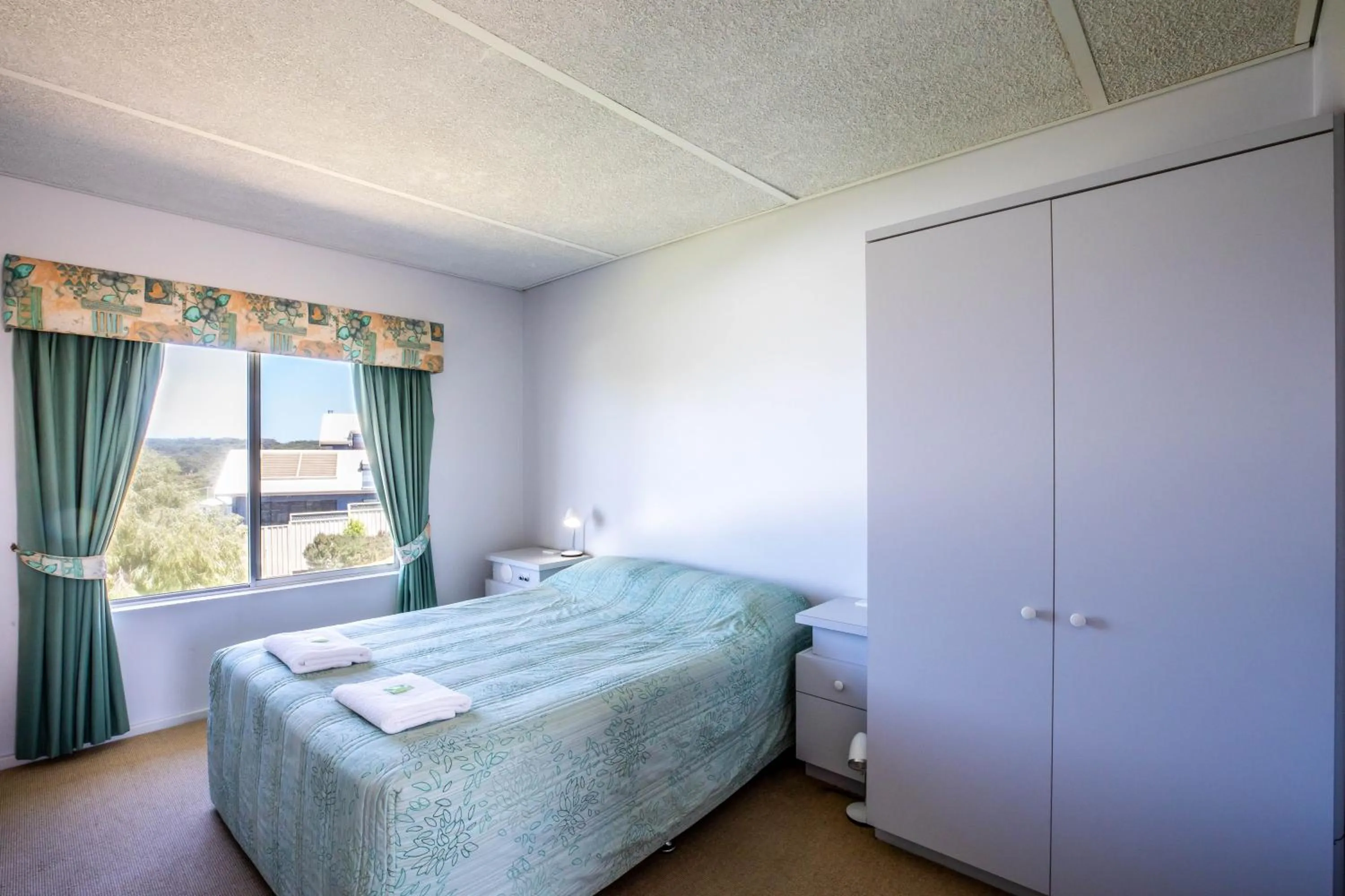 Bed in Augusta Hotel Motel