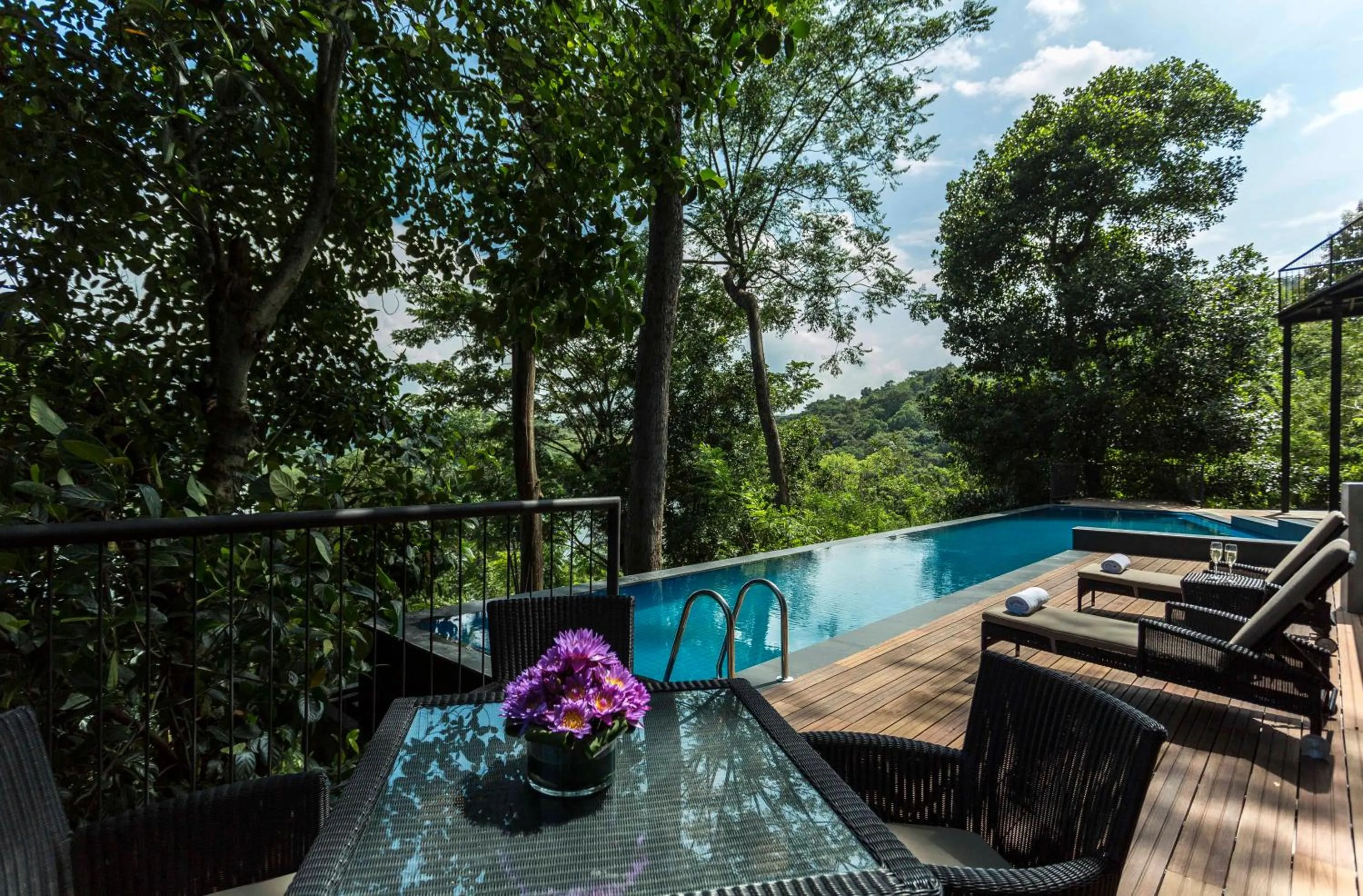 Swimming pool in The Hermitage by Edwards Collection - Kandy