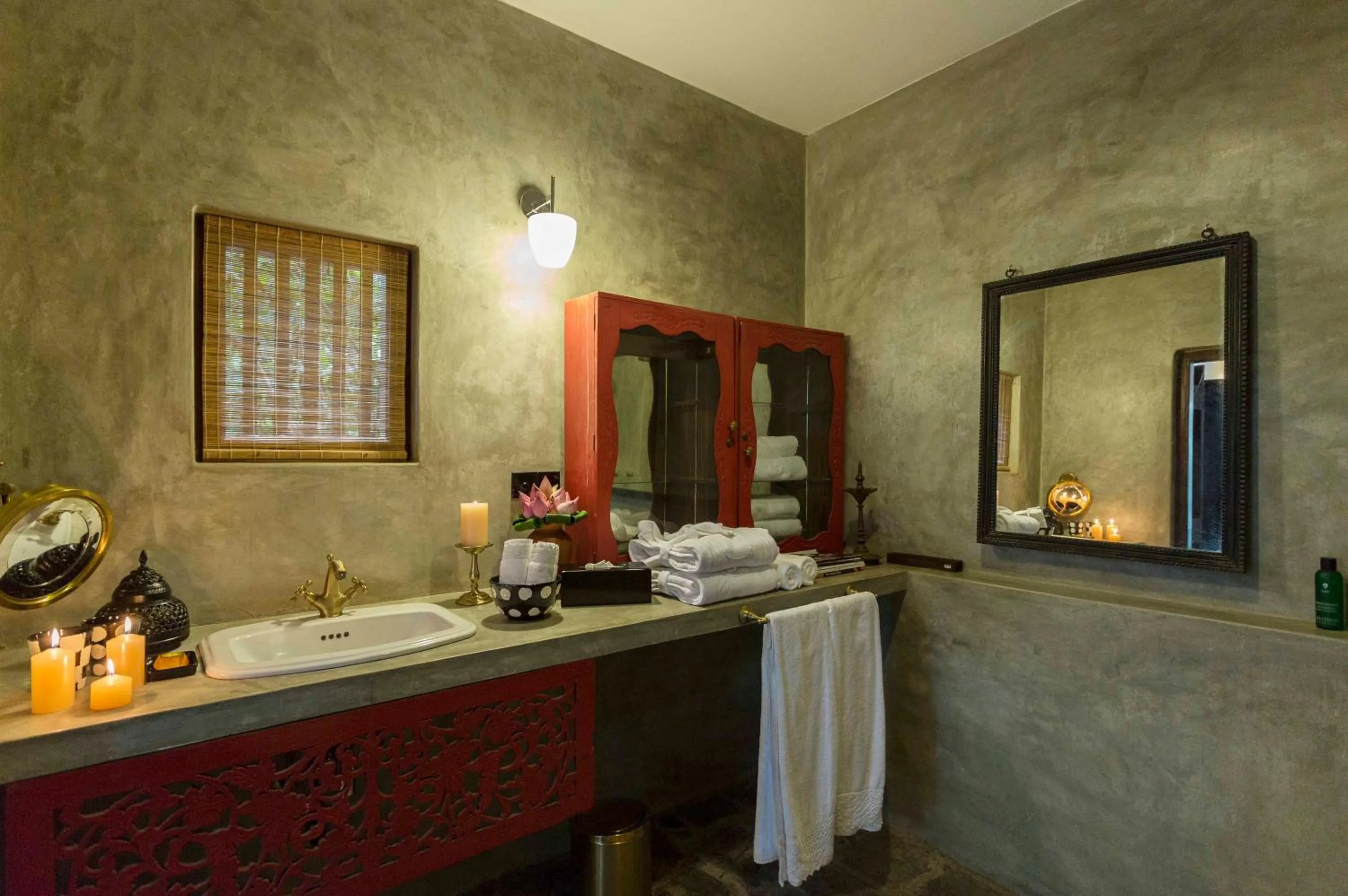 Bathroom in The Hermitage by Edwards Collection - Kandy