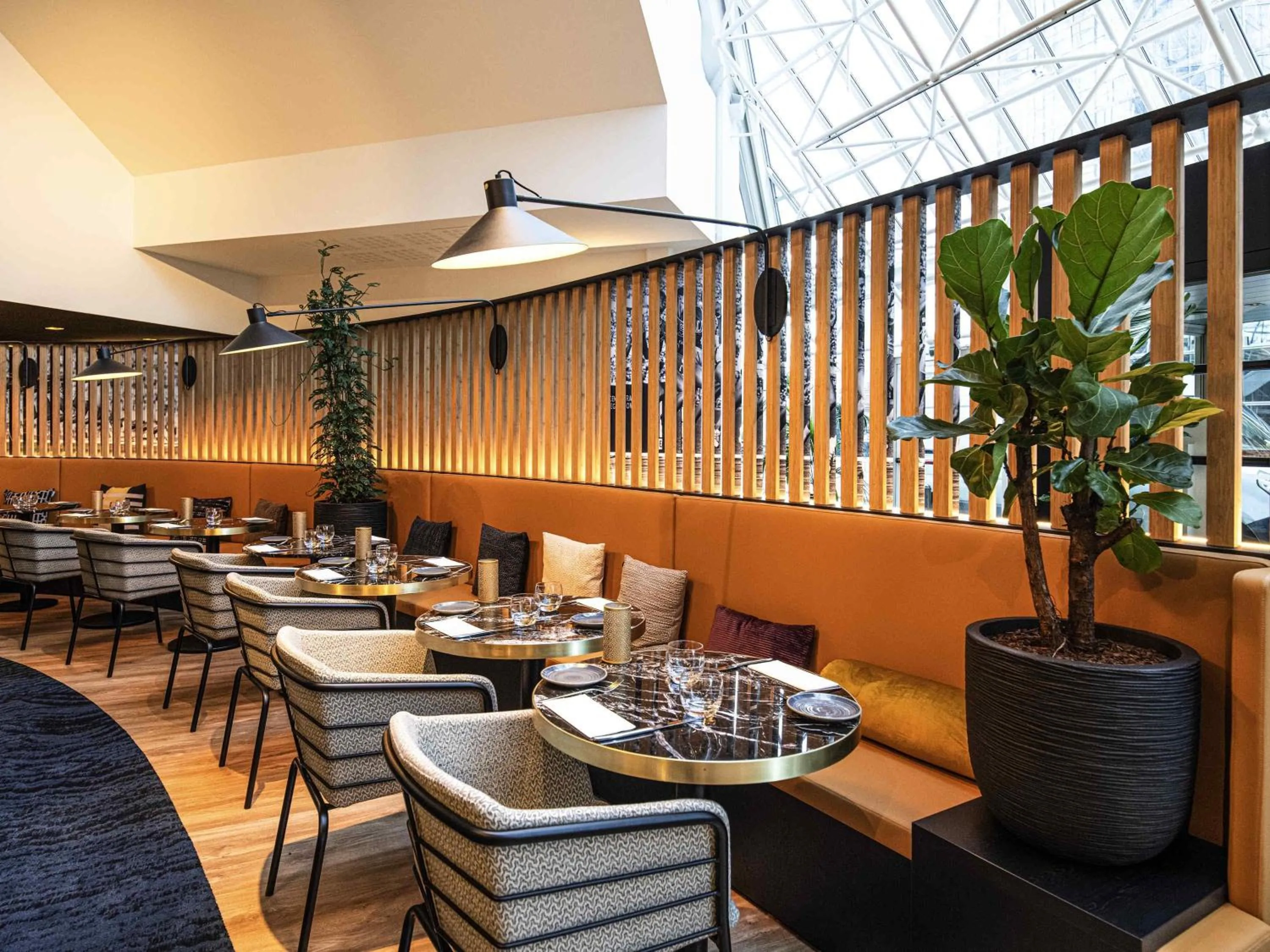 Restaurant/places to eat in Mercure Antwerp City South