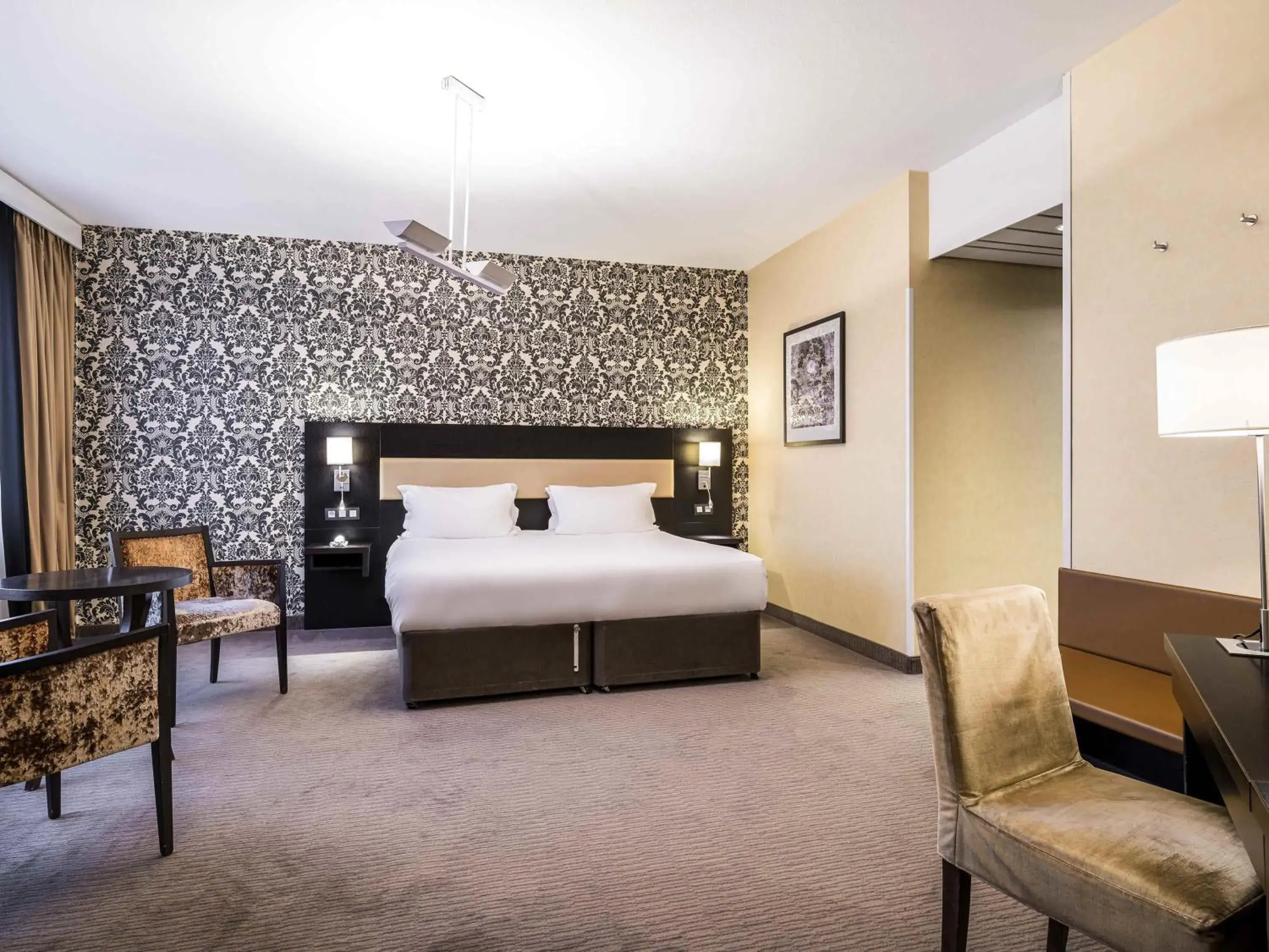 Bedroom, Bed in Mercure Antwerp City South Bedroom, Bed in Mercure Antwerp City South