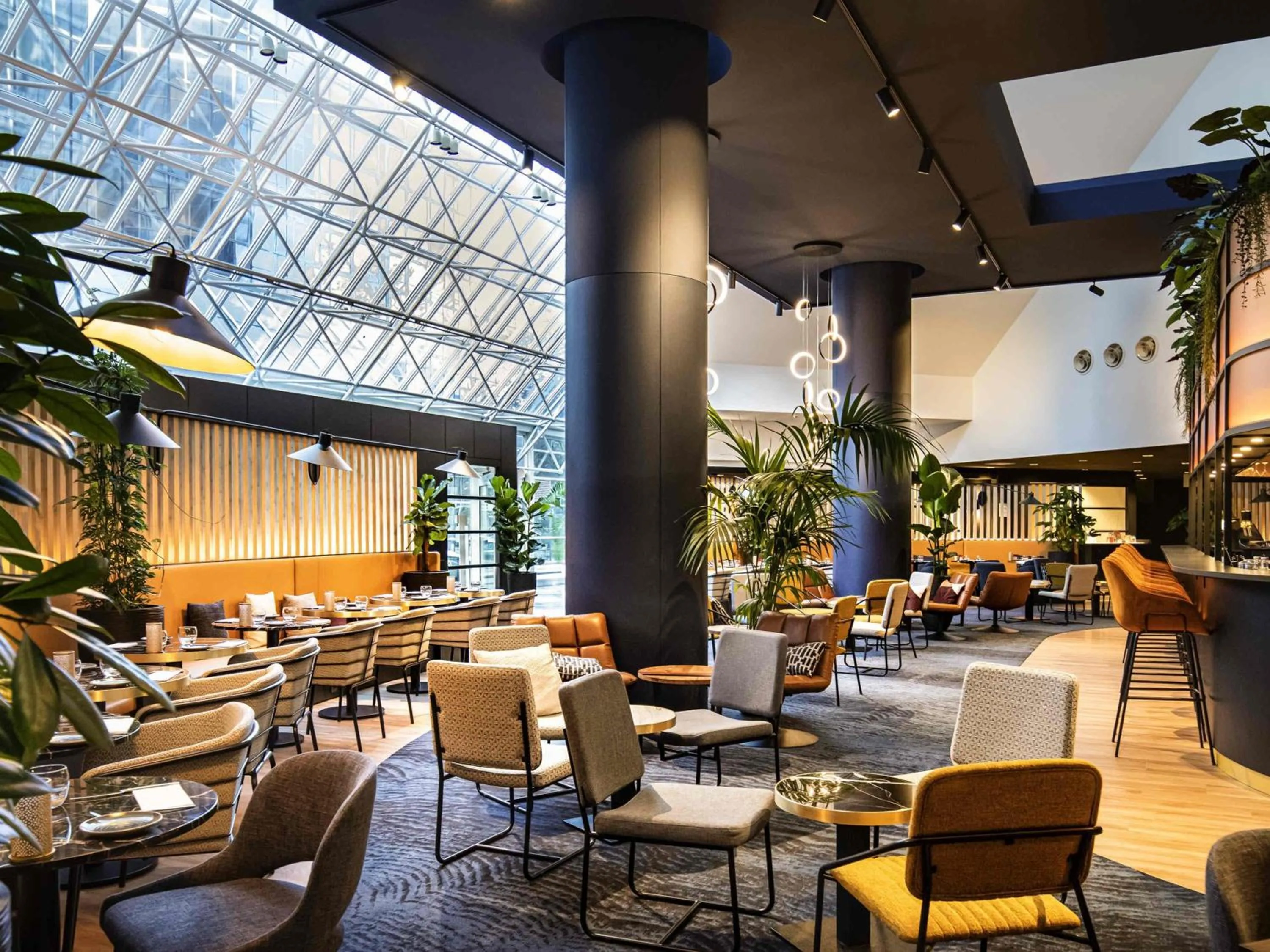 Restaurant/places to eat in Mercure Antwerp City South