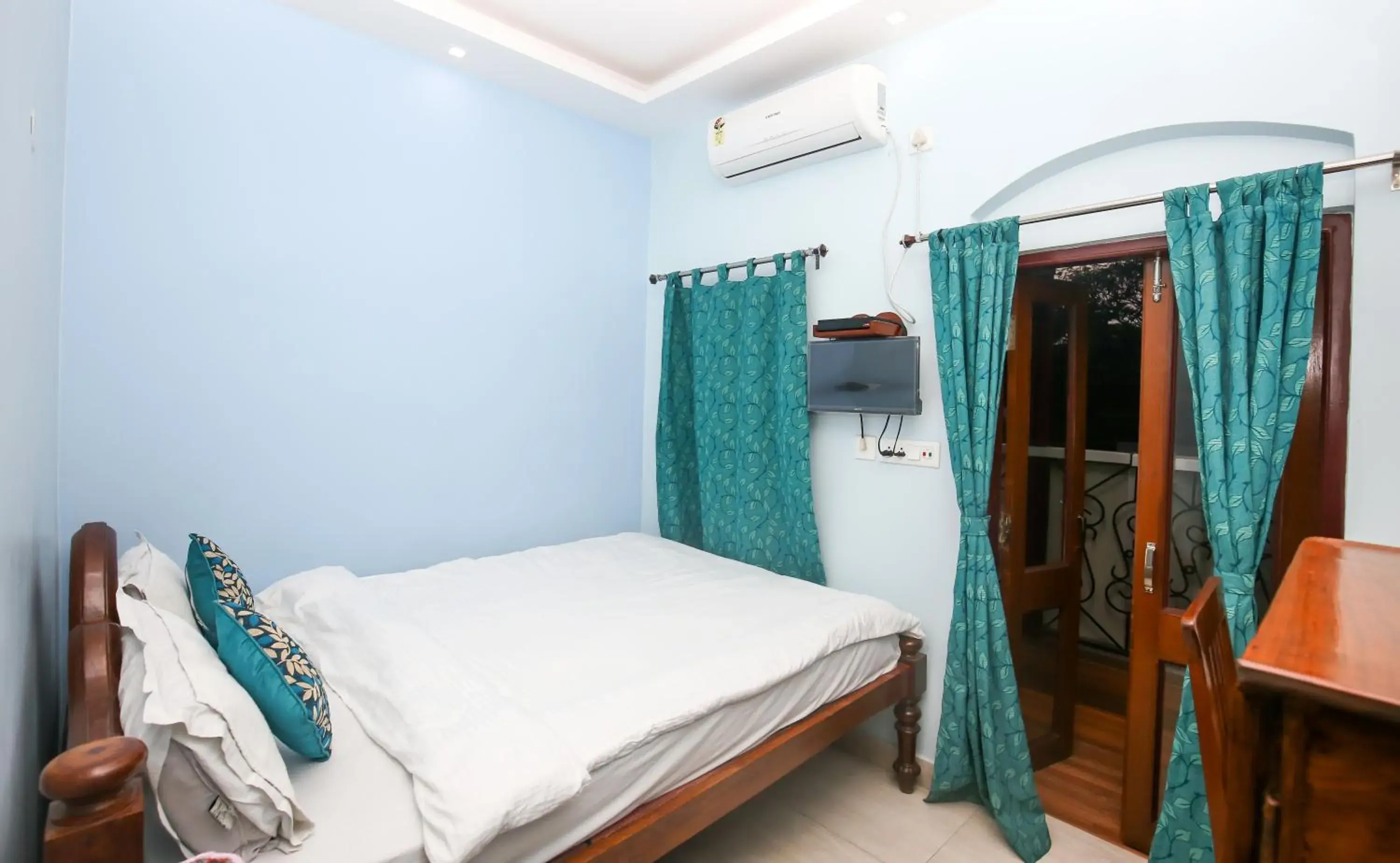 Budget Double Room - single occupancy in Hotel Cecil Budget Double Room - single occupancy in Hotel Cecil