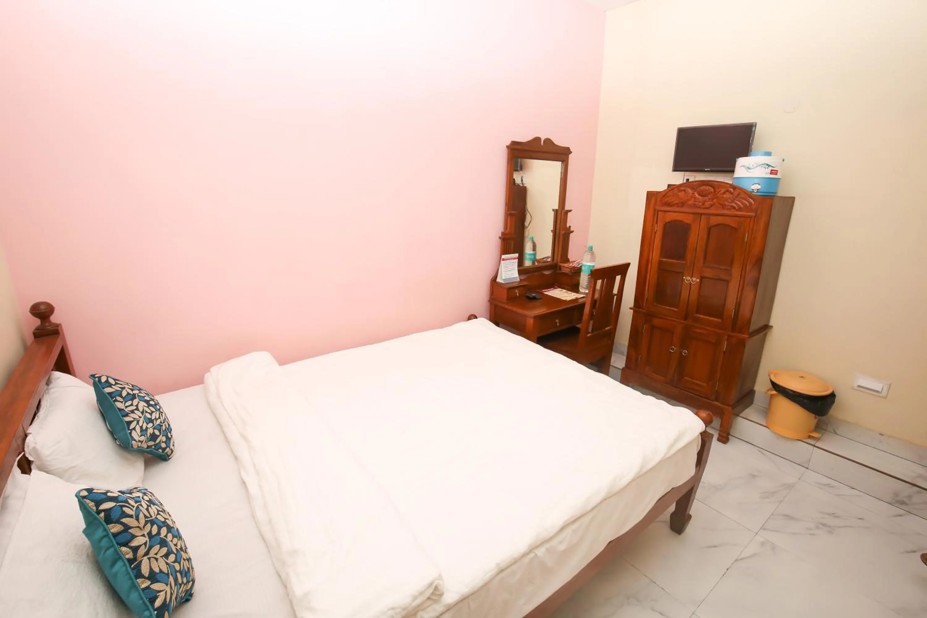 Photo of the whole room, Bed in Hotel Cecil