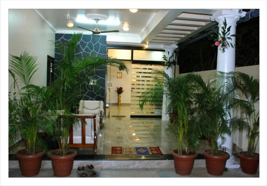 Facade/entrance in Matoshri Homestay Airport Road