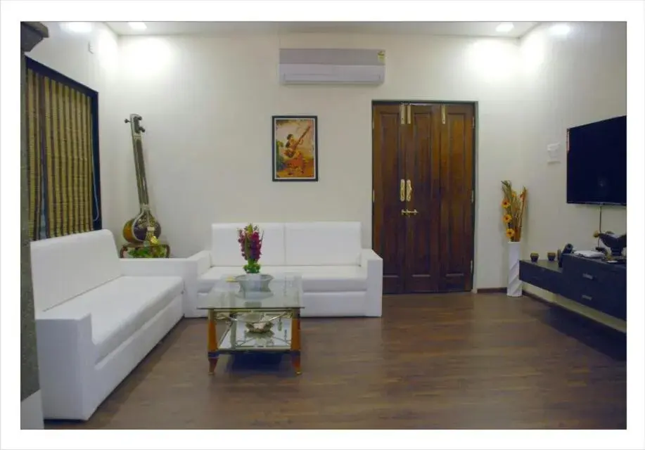 Deluxe Double Room - single occupancy in Matoshri Homestay Airport Road Deluxe Double Room - single occupancy in Matoshri Homestay Airport Road