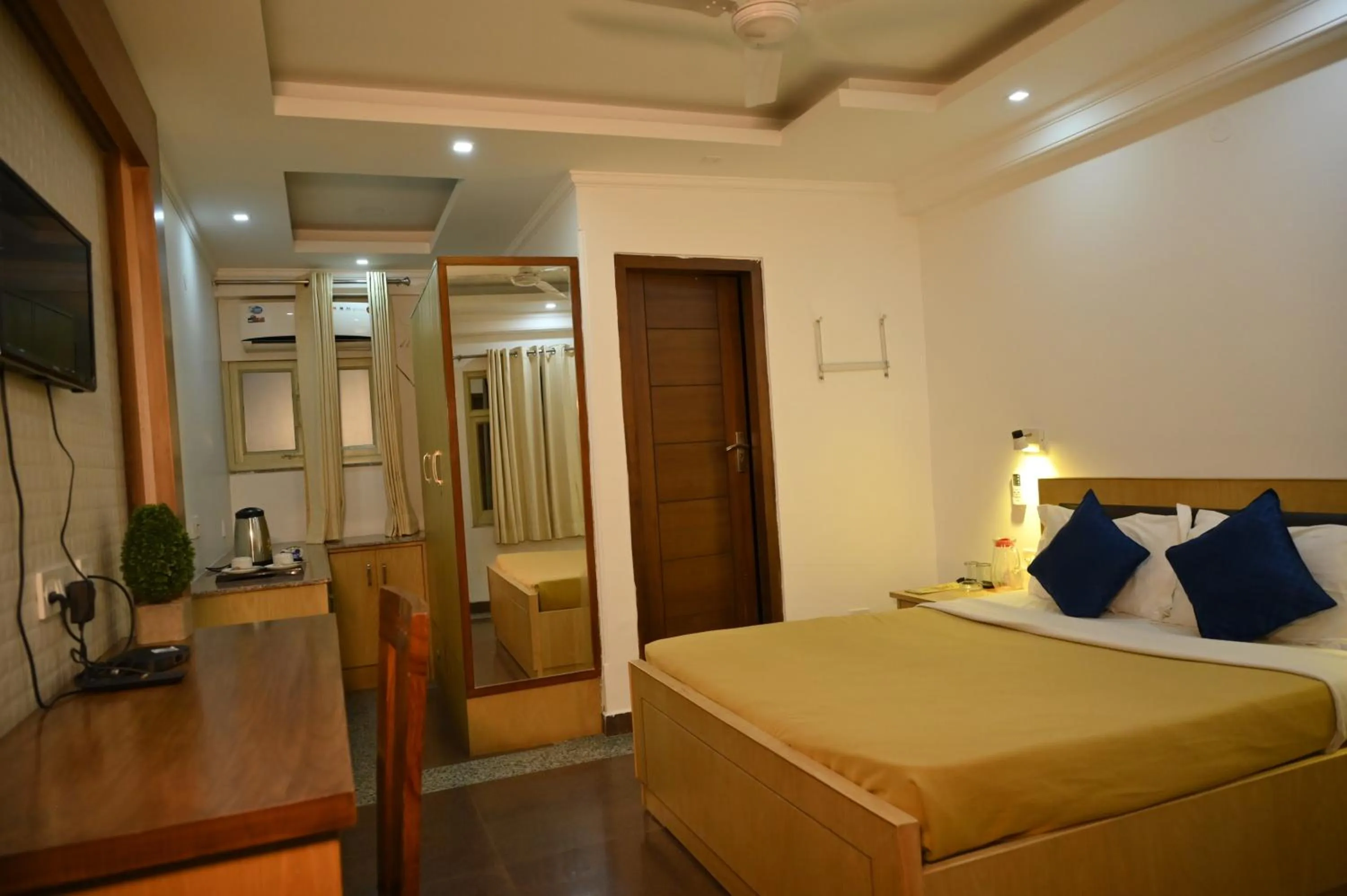 Photo of the whole room, Bed in Hotel DH