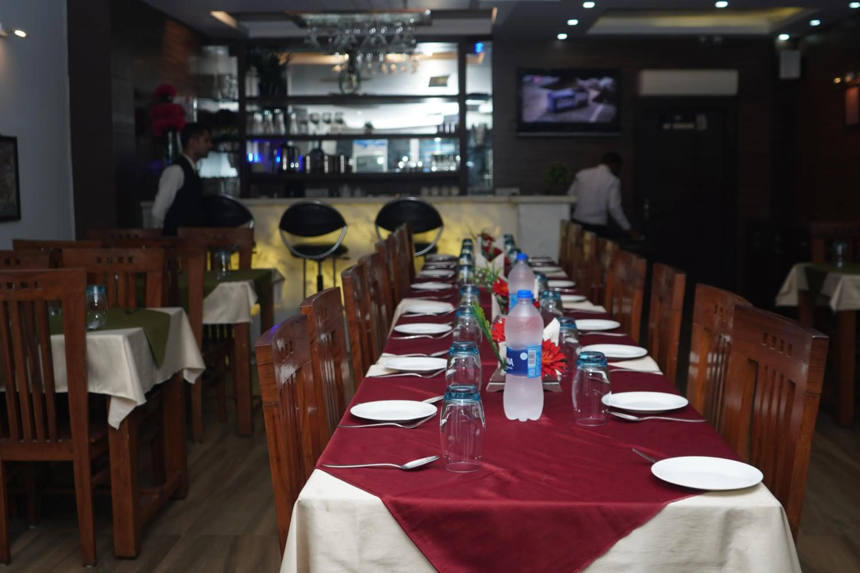 Restaurant/places to eat in Hotel DH