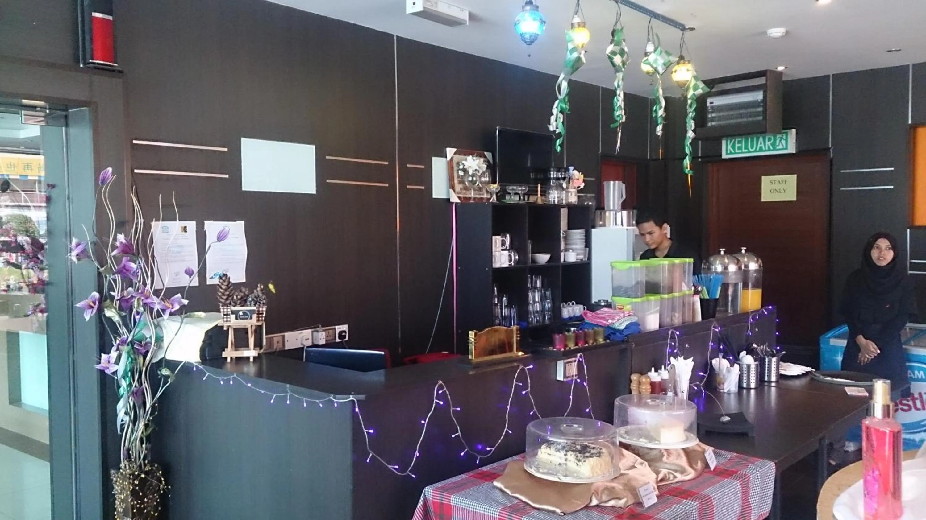 Restaurant/places to eat in Hotel & Apartment Ambassador 3