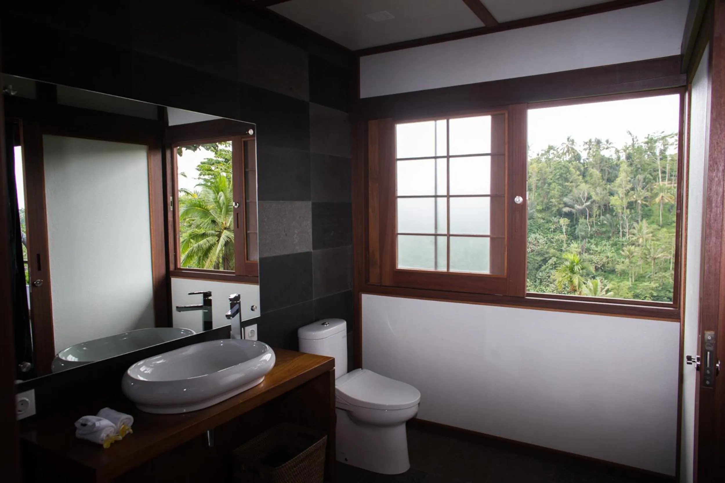 Toilet in Suarapura Resort & Spa
