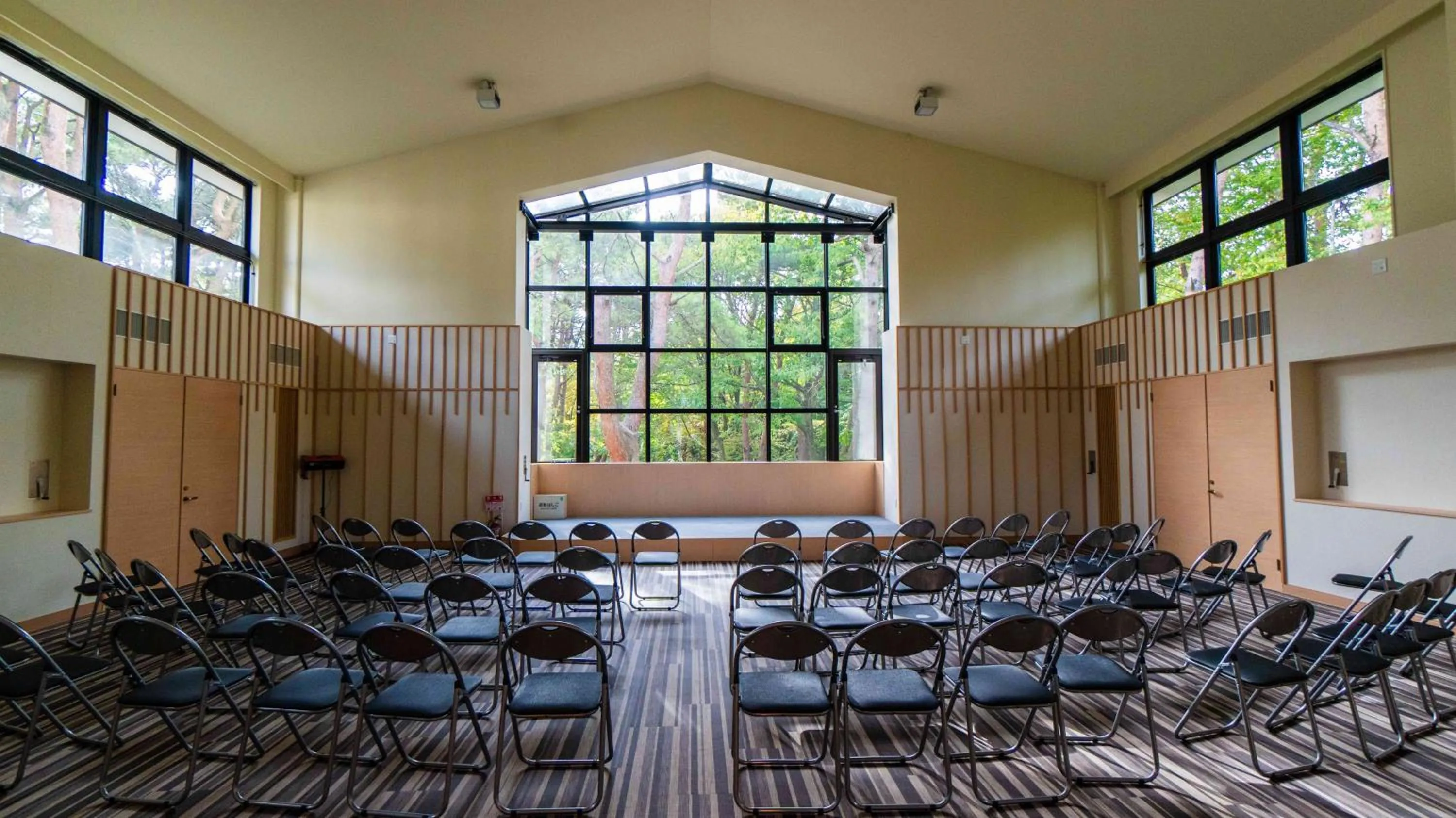 Meeting/conference room in Motosu Phoenix Hotel