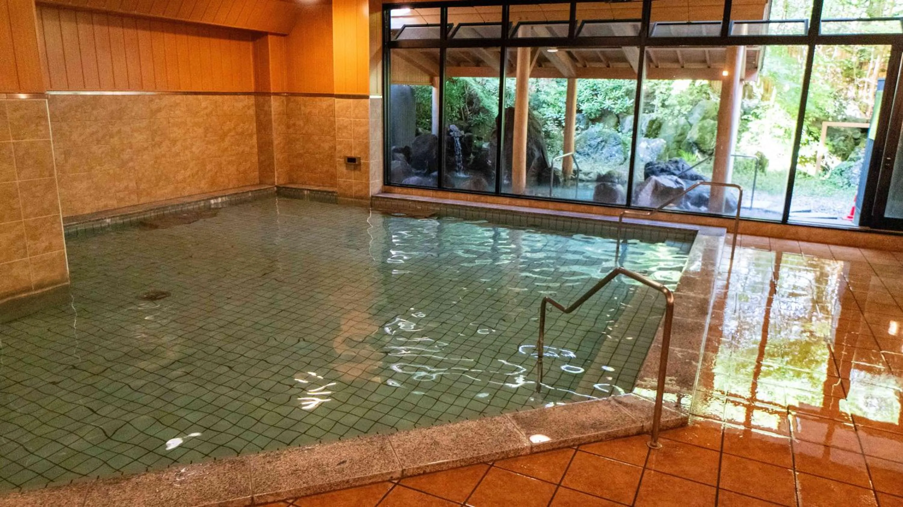 Hot Spring Bath in Motosu Phoenix Hotel