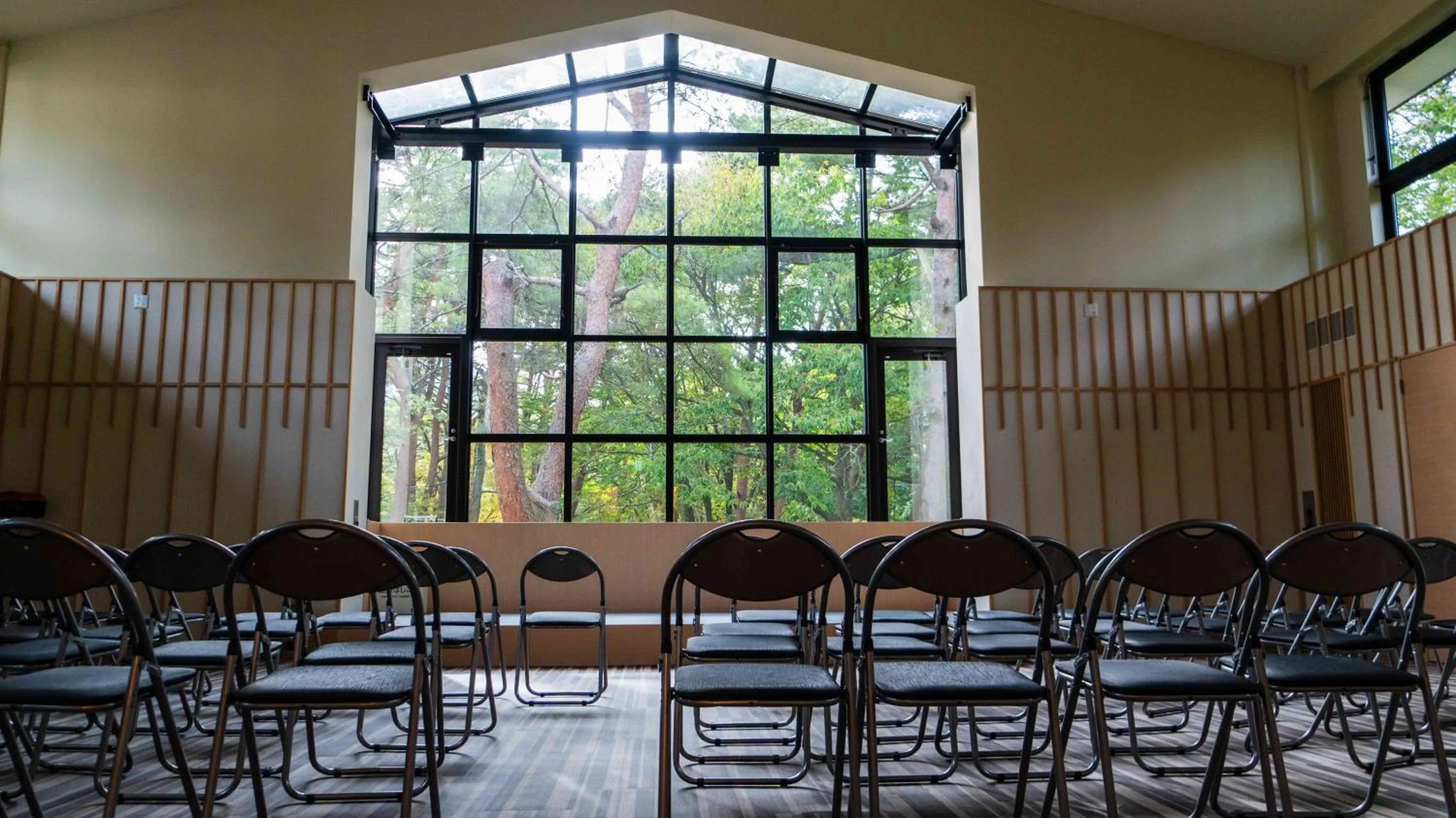 Seating area in Motosu Phoenix Hotel
