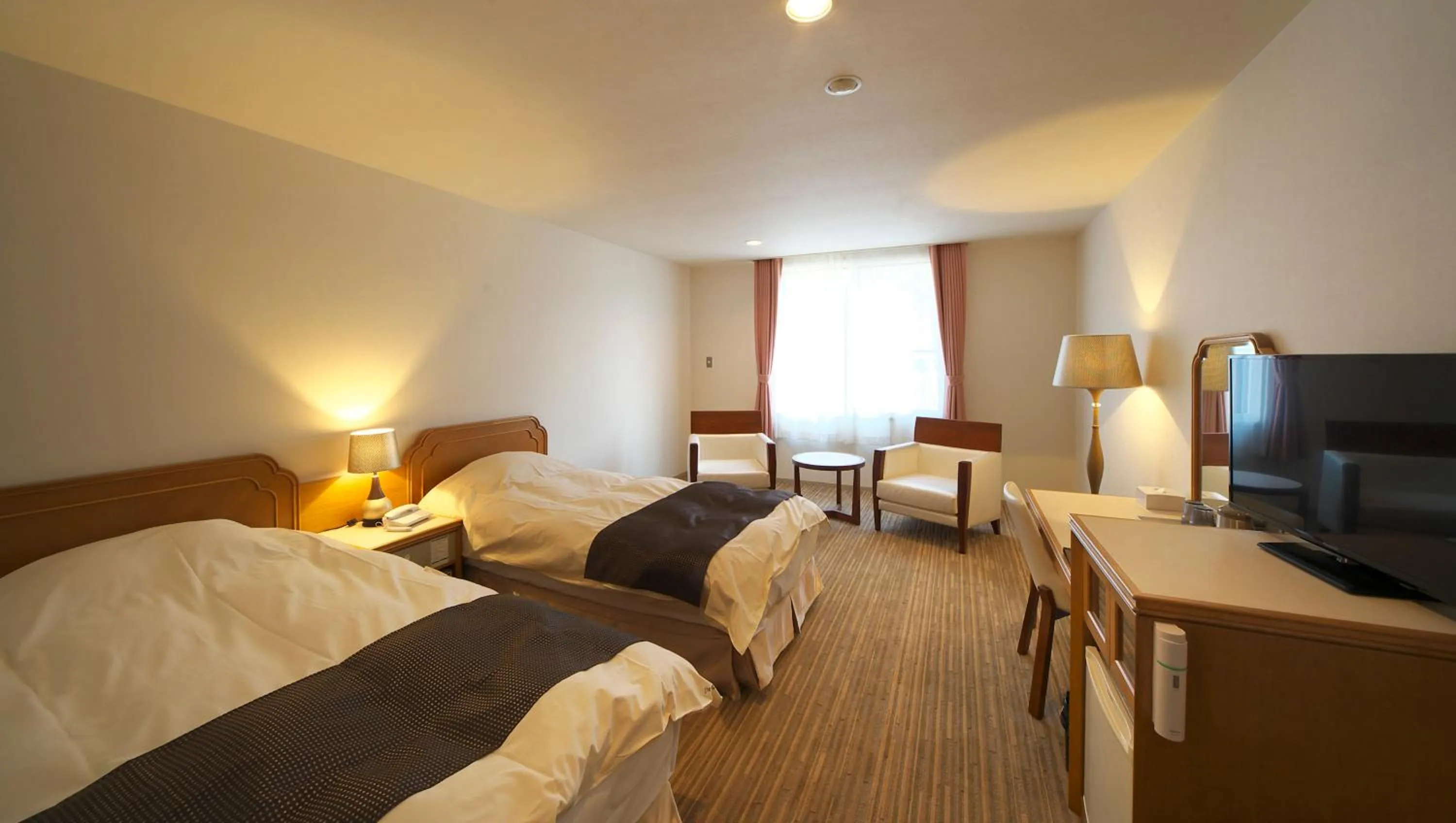 Photo of the whole room, Bed in Motosu Phoenix Hotel