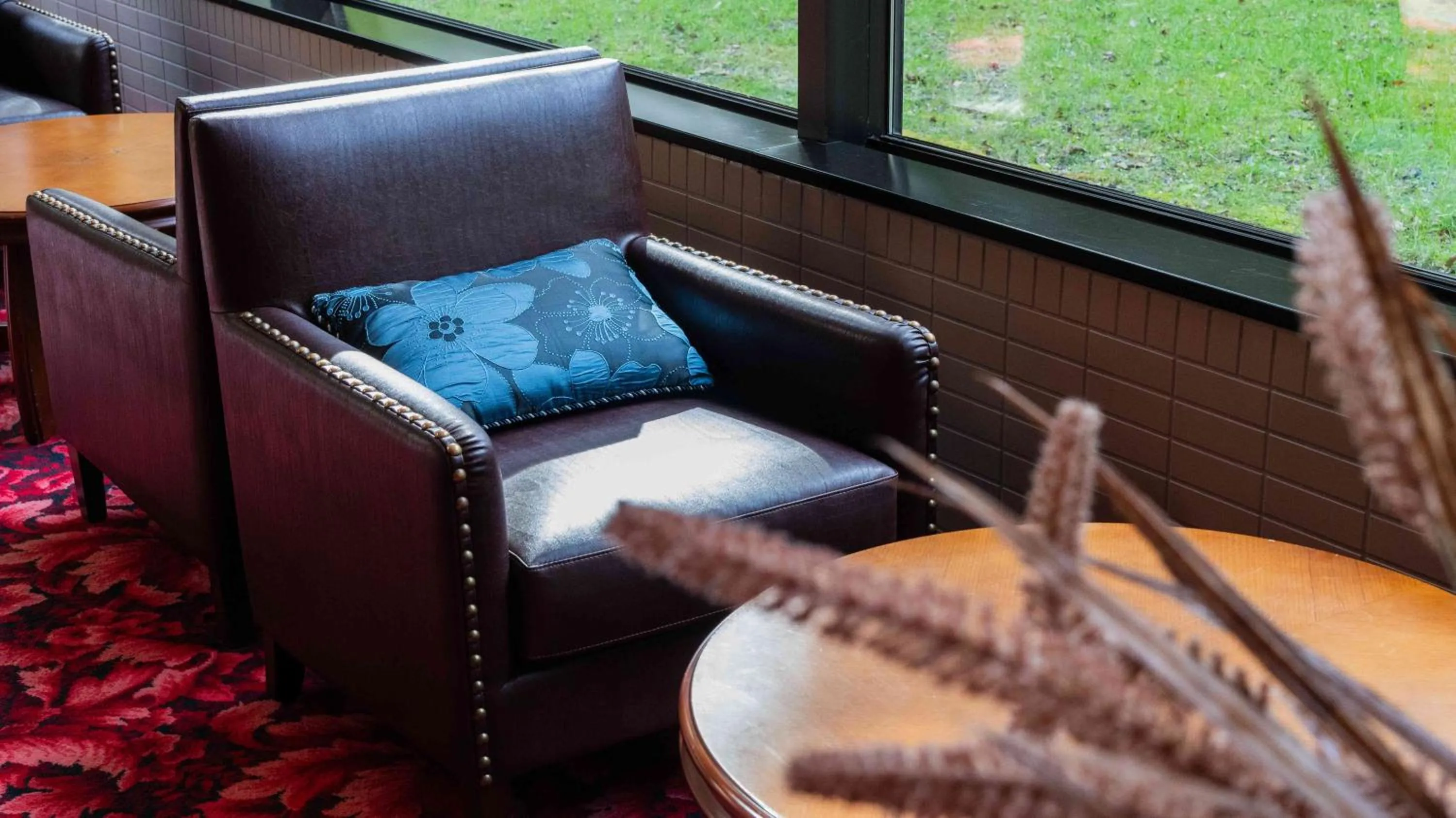 Seating area in Motosu Phoenix Hotel