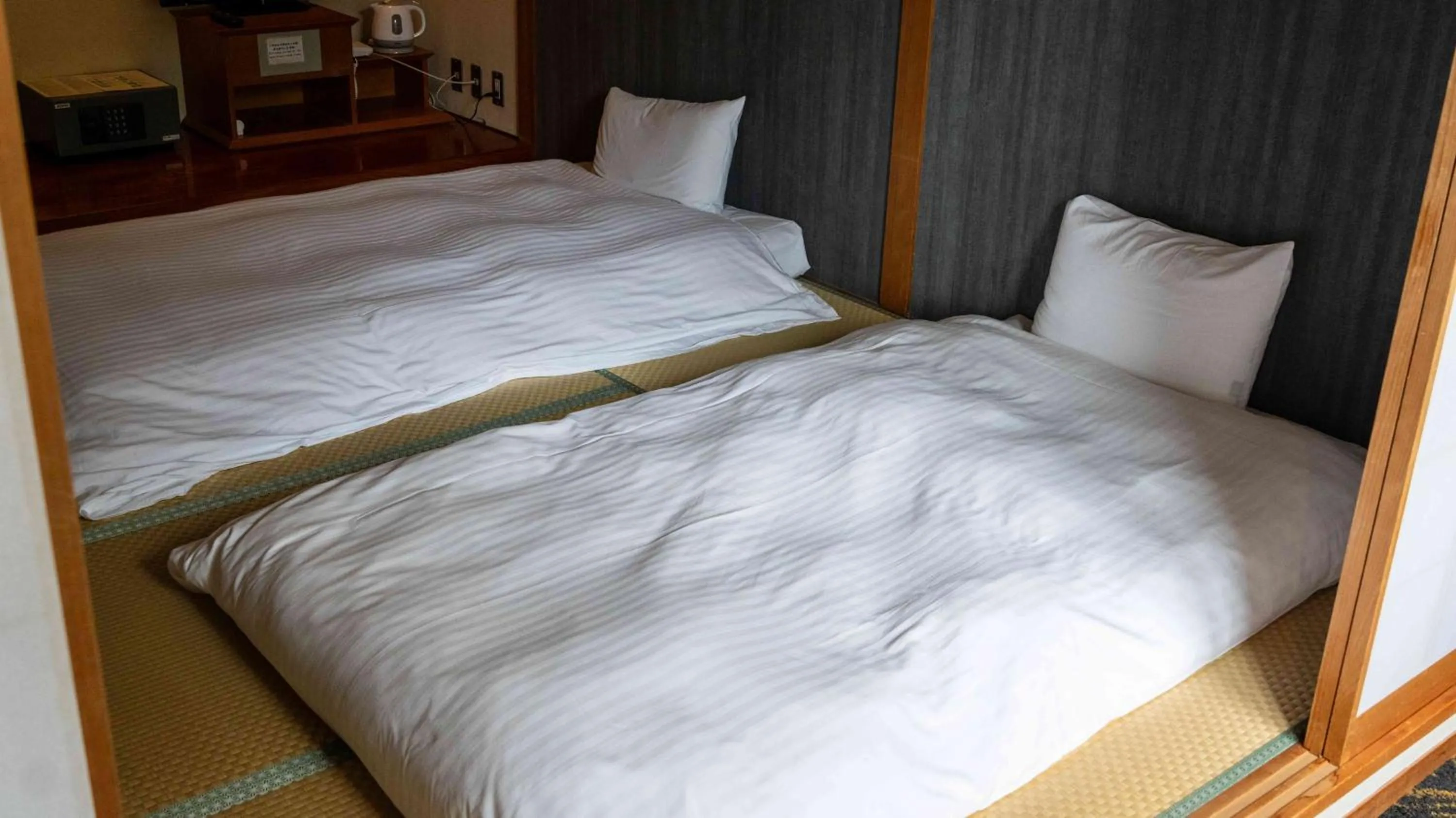 Bedroom, Bed in Motosu Phoenix Hotel