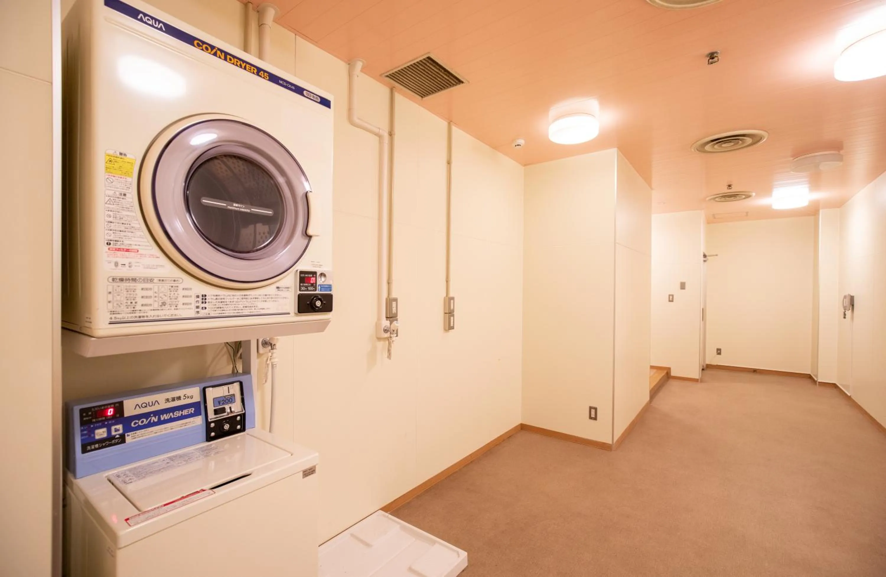 washing machine in Motosu Phoenix Hotel