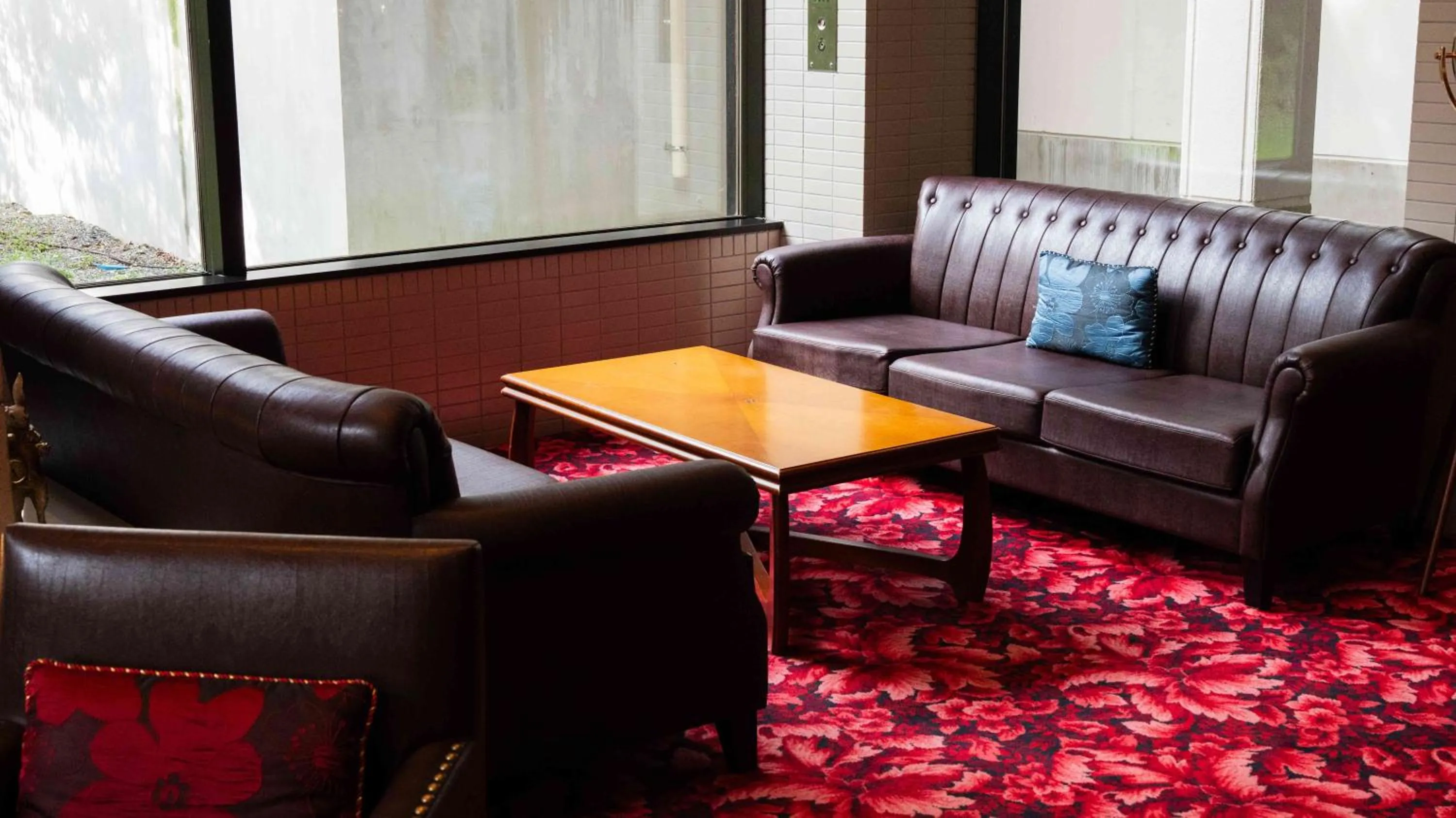 Seating area in Motosu Phoenix Hotel