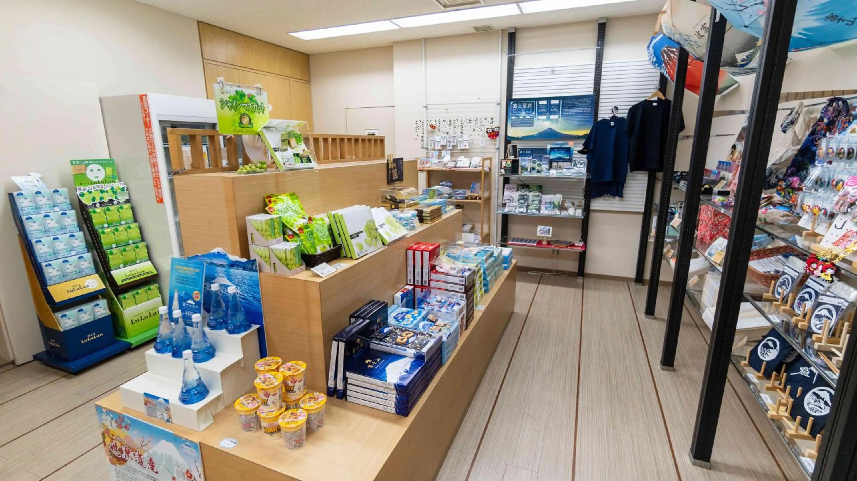 On-site shops in Motosu Phoenix Hotel