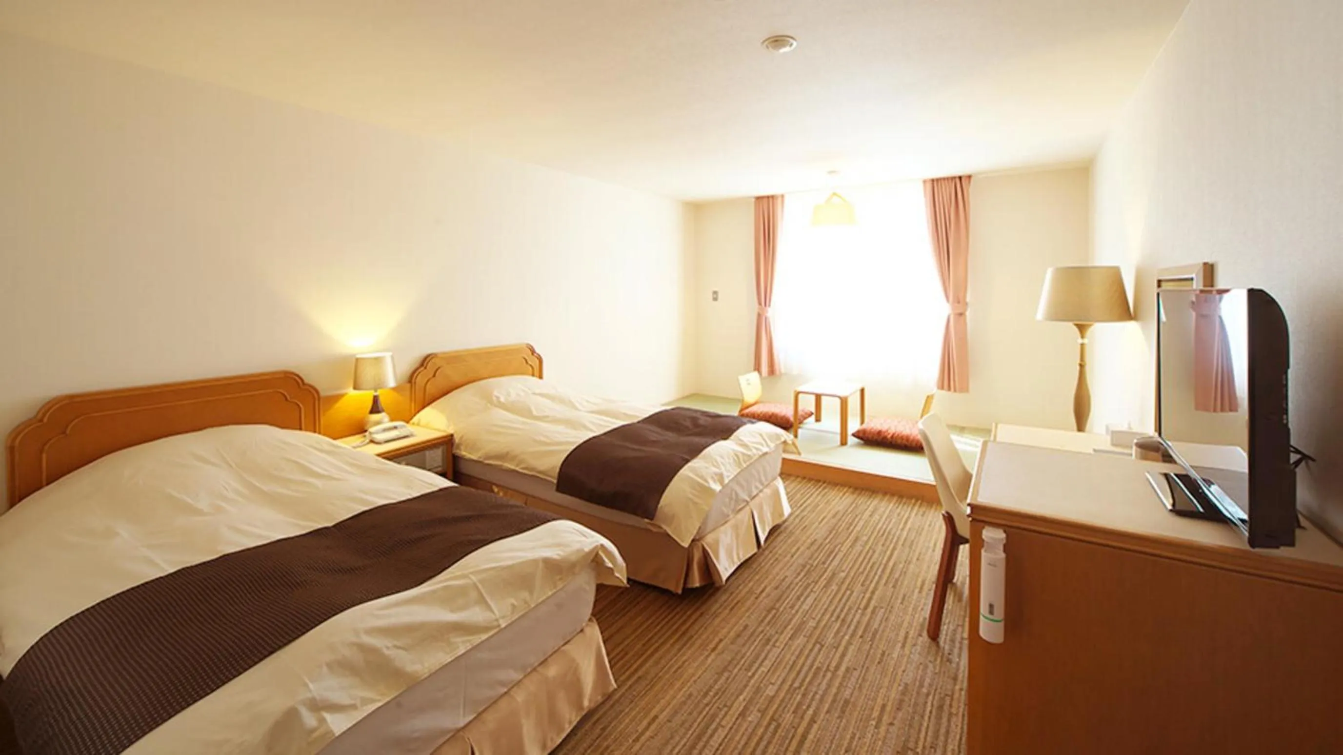 Photo of the whole room, Bed in Motosu Phoenix Hotel