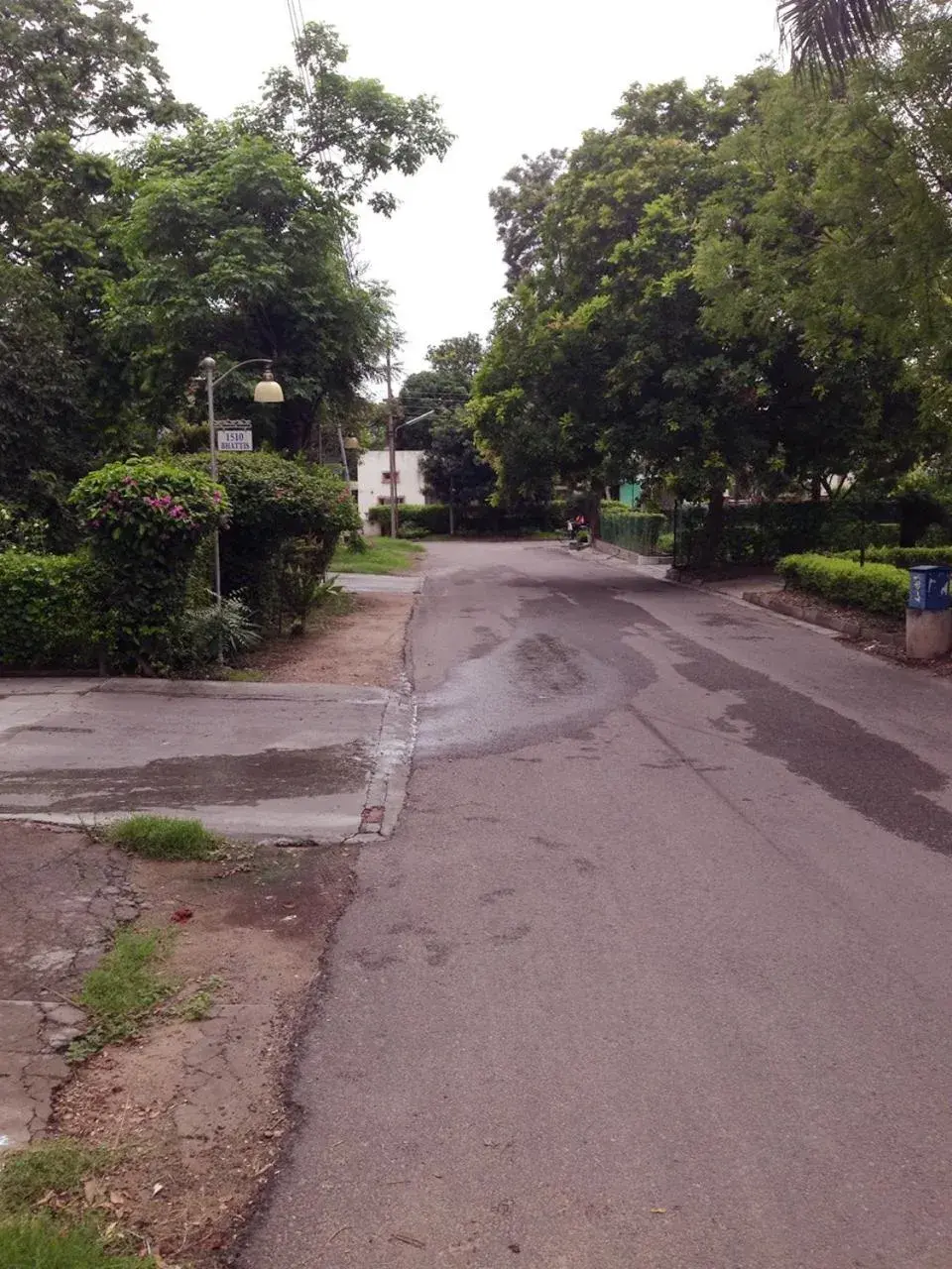 Deluxe Double Room with Bath in Luxurious Homestay- Chandīgarh Deluxe Double Room with Bath in Luxurious Homestay- Chandīgarh