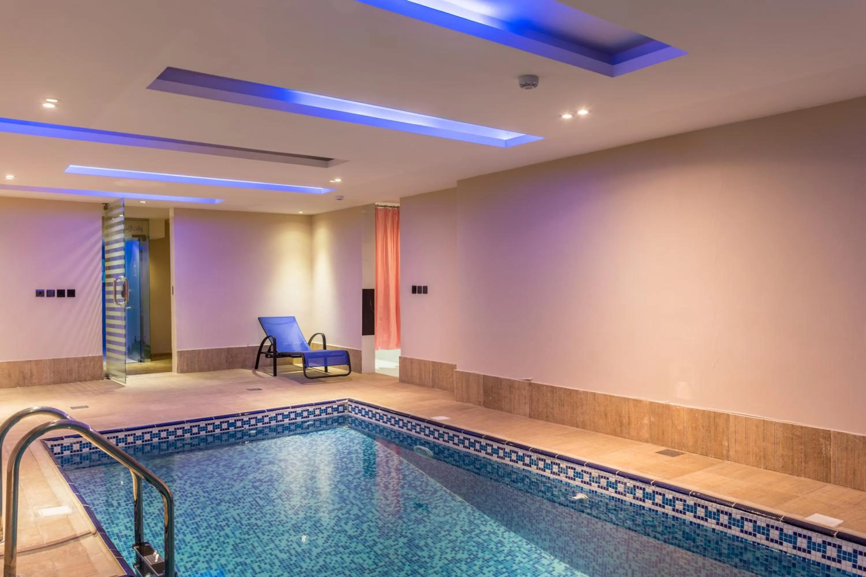 Swimming pool in Al Muhaidb Takhasosi Value