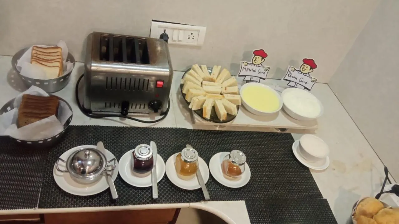 Breakfast in Hotel Mahadev Palace