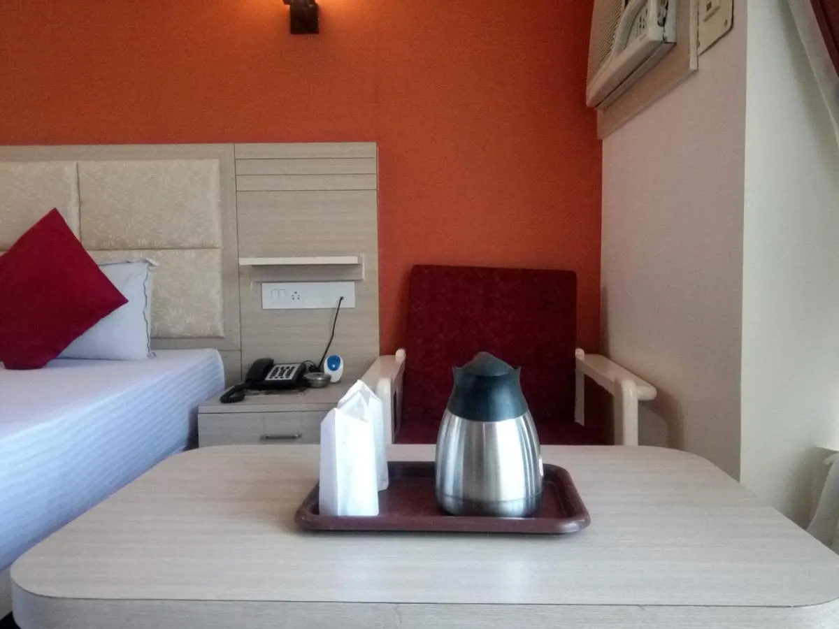 Photo of the whole room in Hotel Mahadev Palace