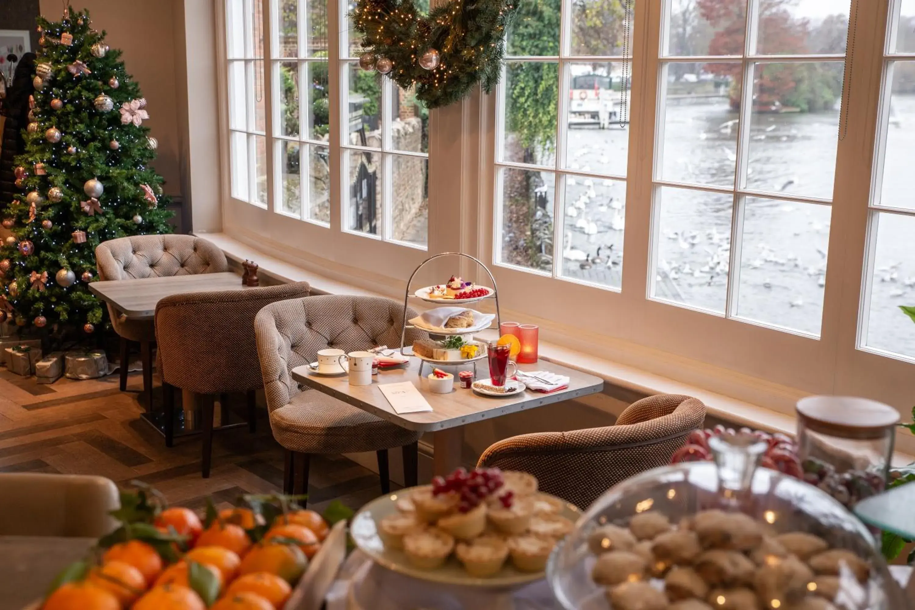 Restaurant/places to eat in Sir Christopher Wren Hotel Restaurant/places to eat in Sir Christopher Wren Hotel